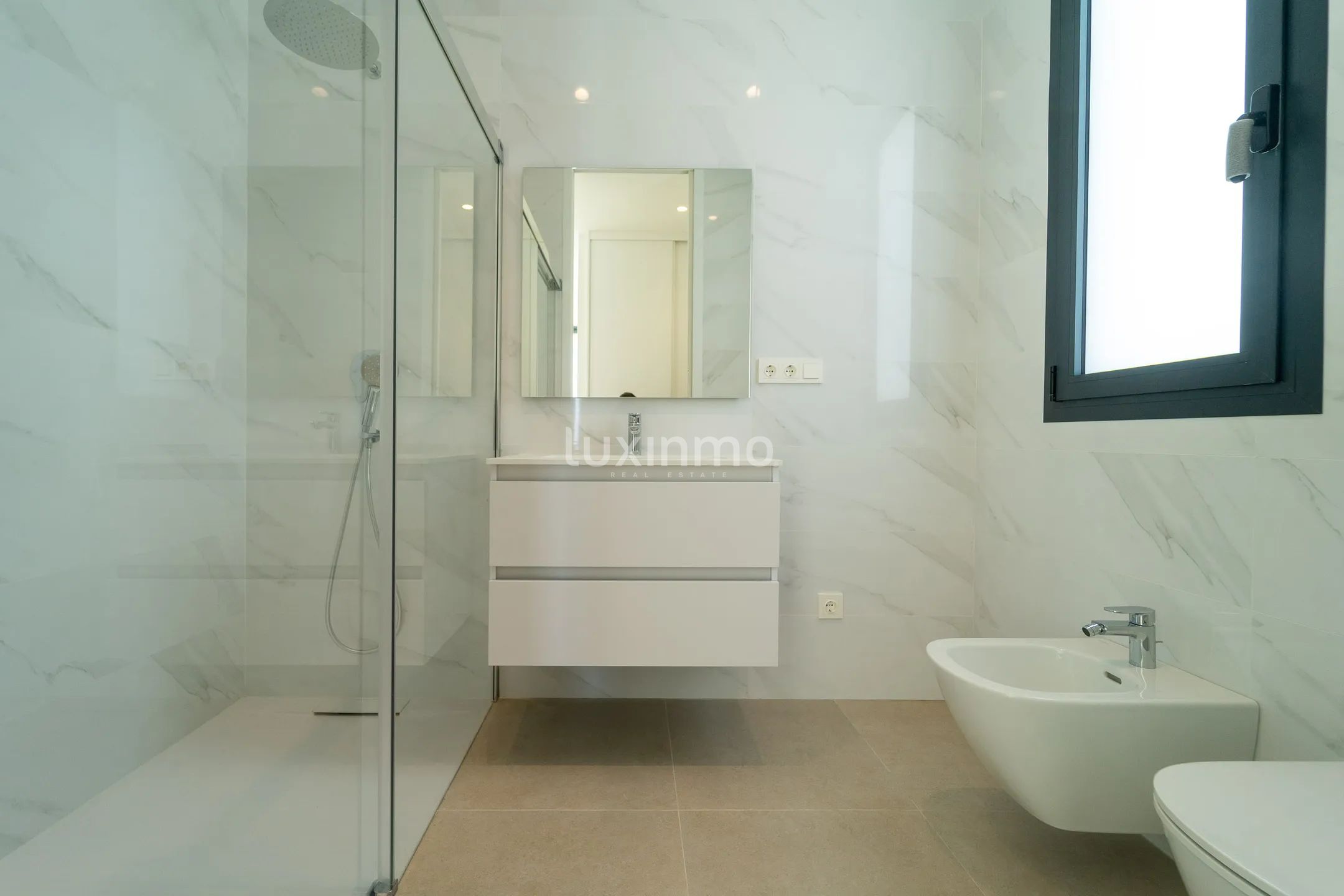 Villa moderna de lujo en segunda línea de mar en Calpe — photo 34