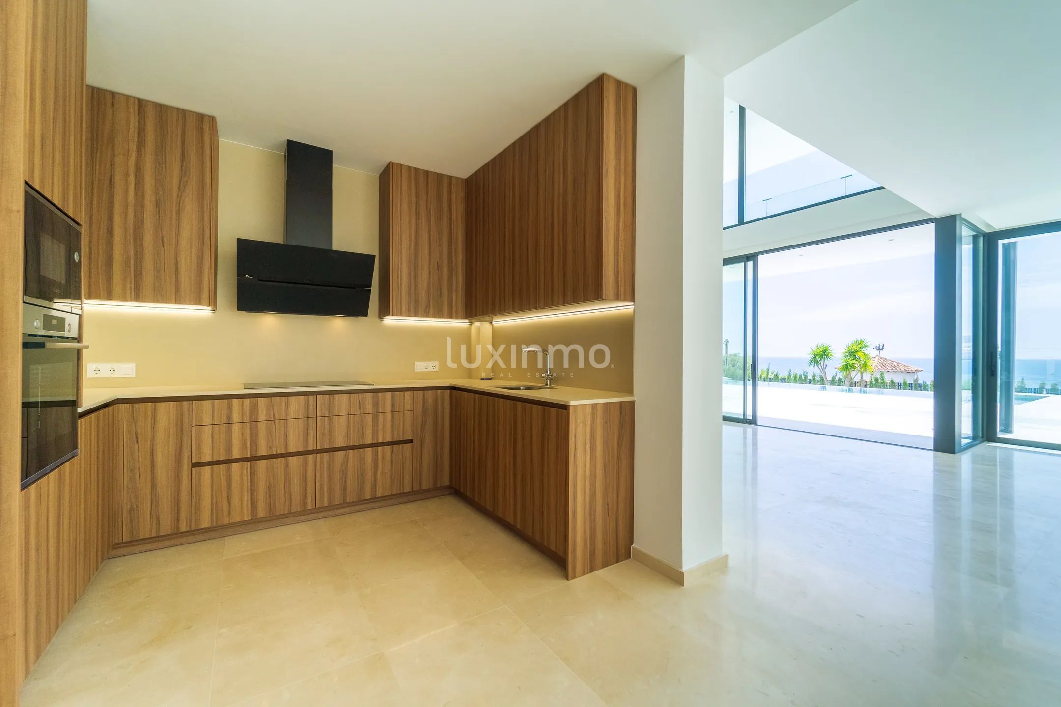 Villa moderna de lujo en segunda línea de mar en Calpe — photo 16