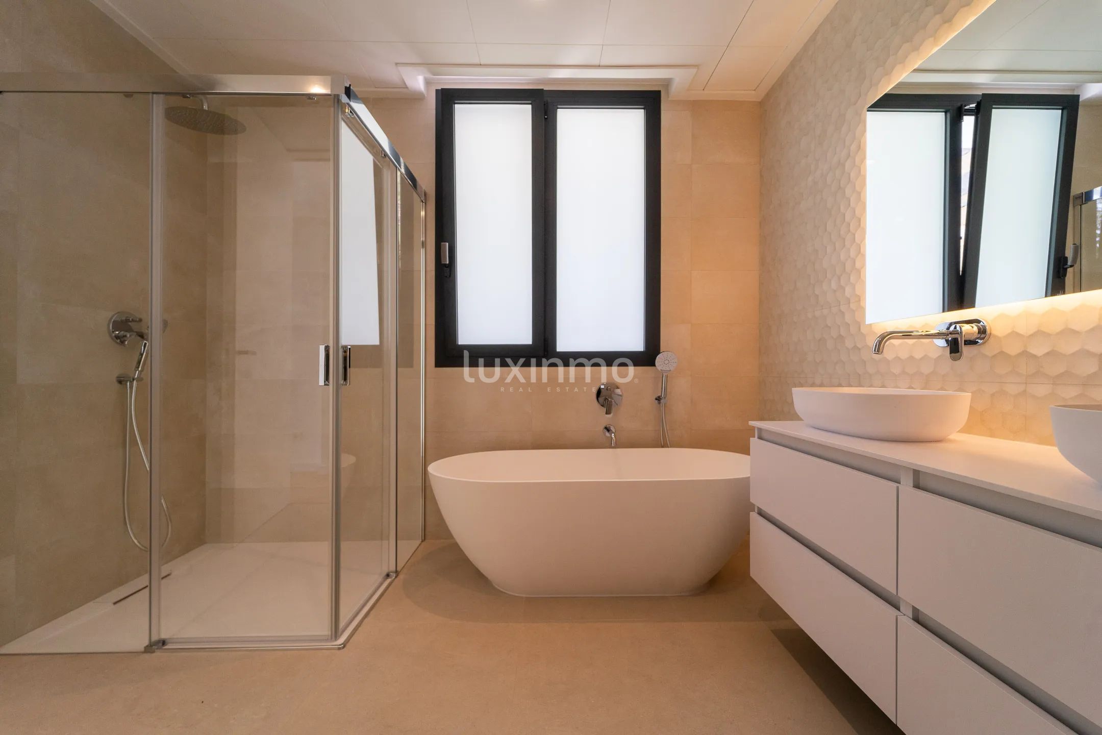 Villa moderna de lujo en segunda línea de mar en Calpe — photo 26