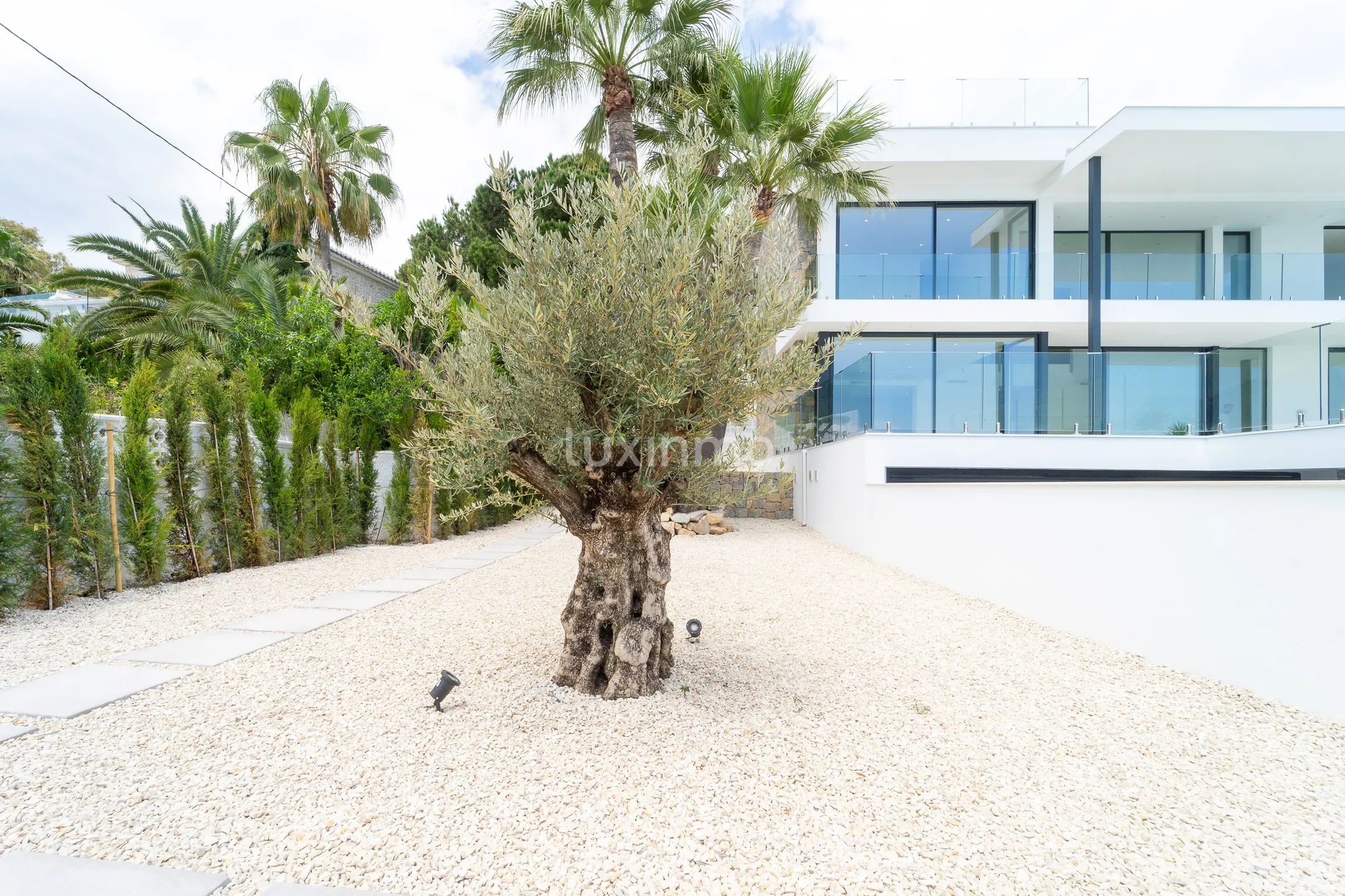 Villa moderna de lujo en segunda línea de mar en Calpe — photo 19