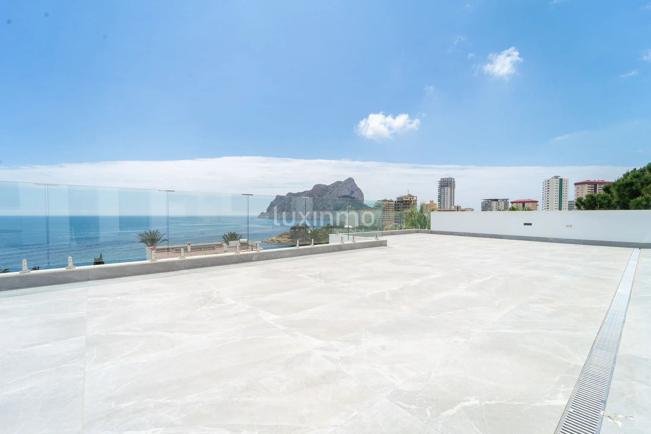Villa moderna de lujo en segunda línea de mar en Calpe — photo 47