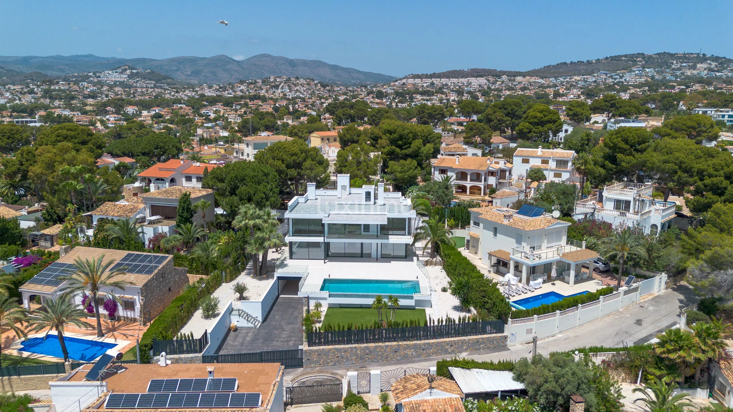 Villa moderna de lujo en segunda línea de mar en Calpe — photo 57