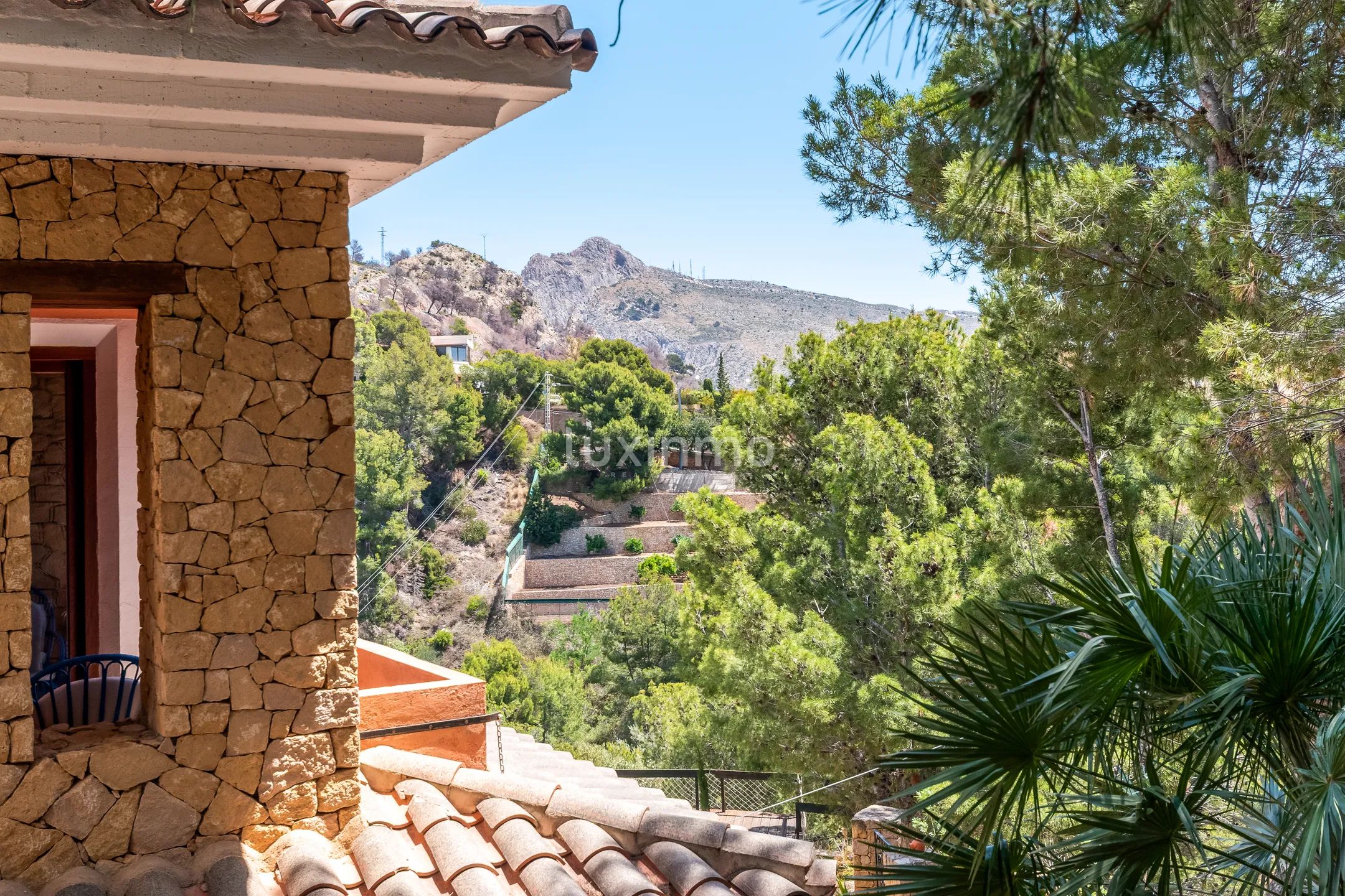 Impressive villa with sea views in Mascarat — photo 36