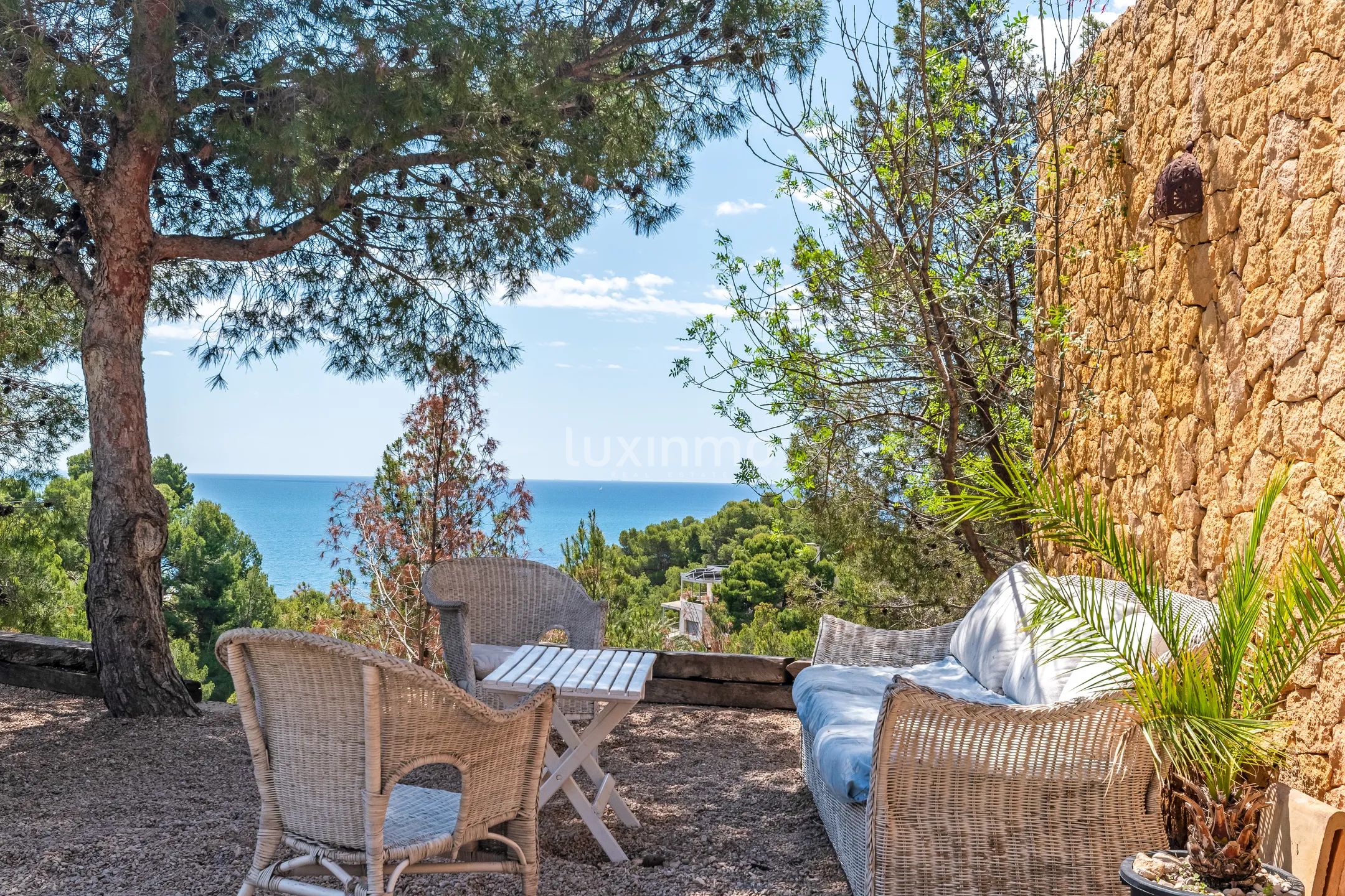 Impressive villa with sea views in Mascarat — photo 40