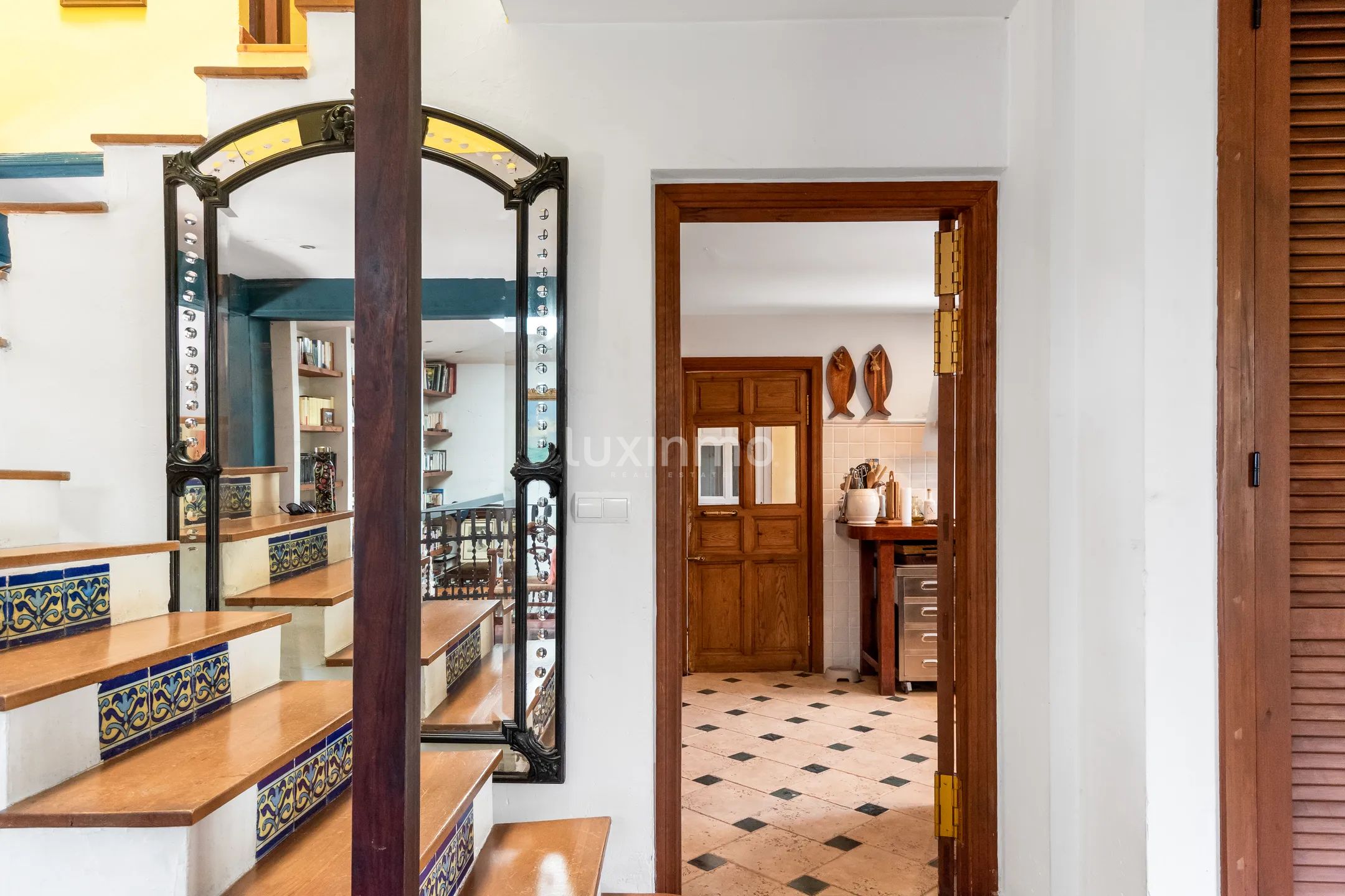 Impressive villa with sea views in Mascarat — photo 15