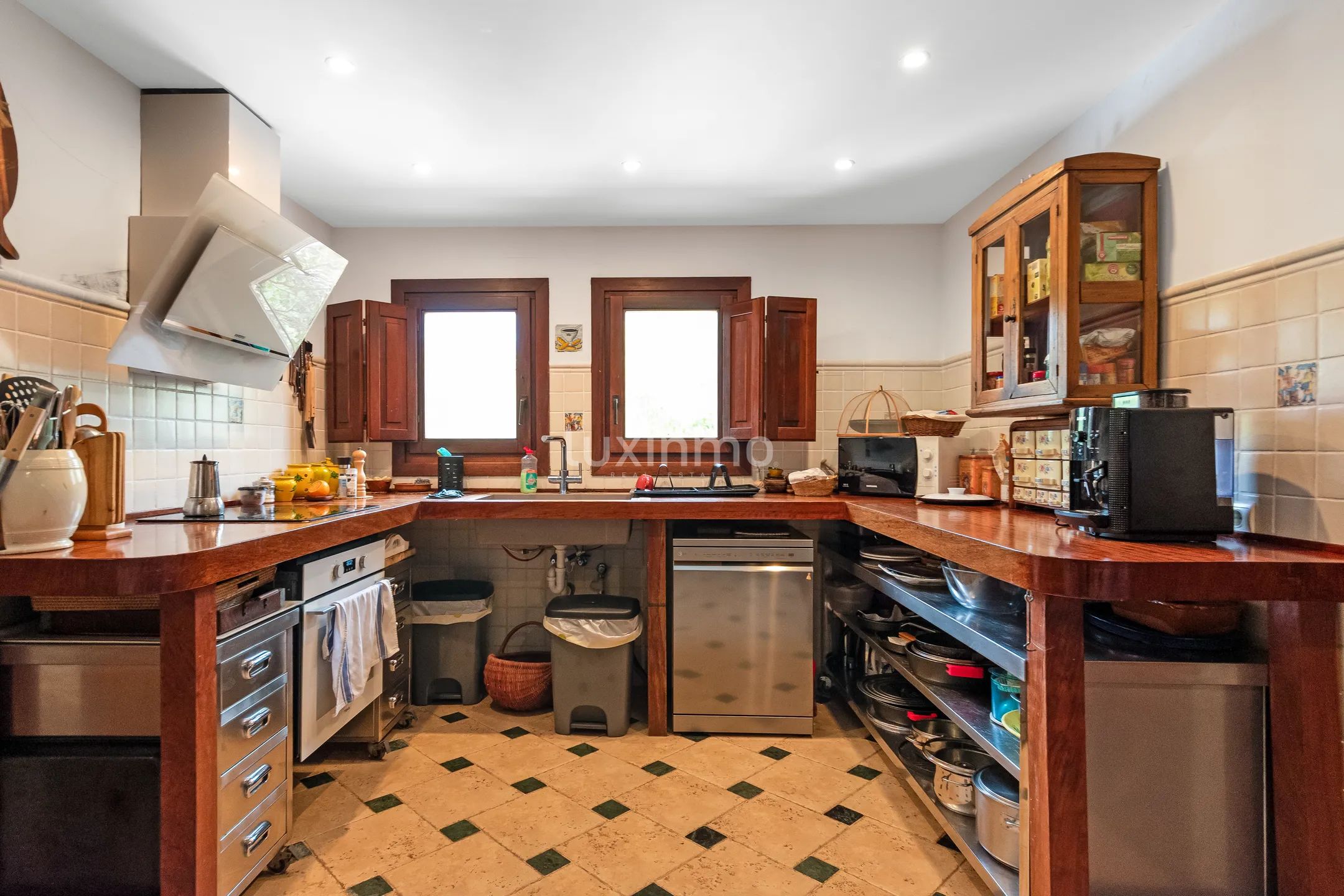Impressive villa with sea views in Mascarat — photo 16