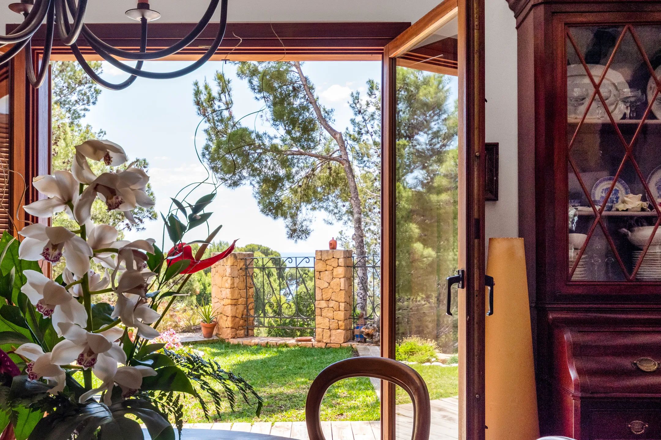 Impressive villa with sea views in Mascarat — photo 13