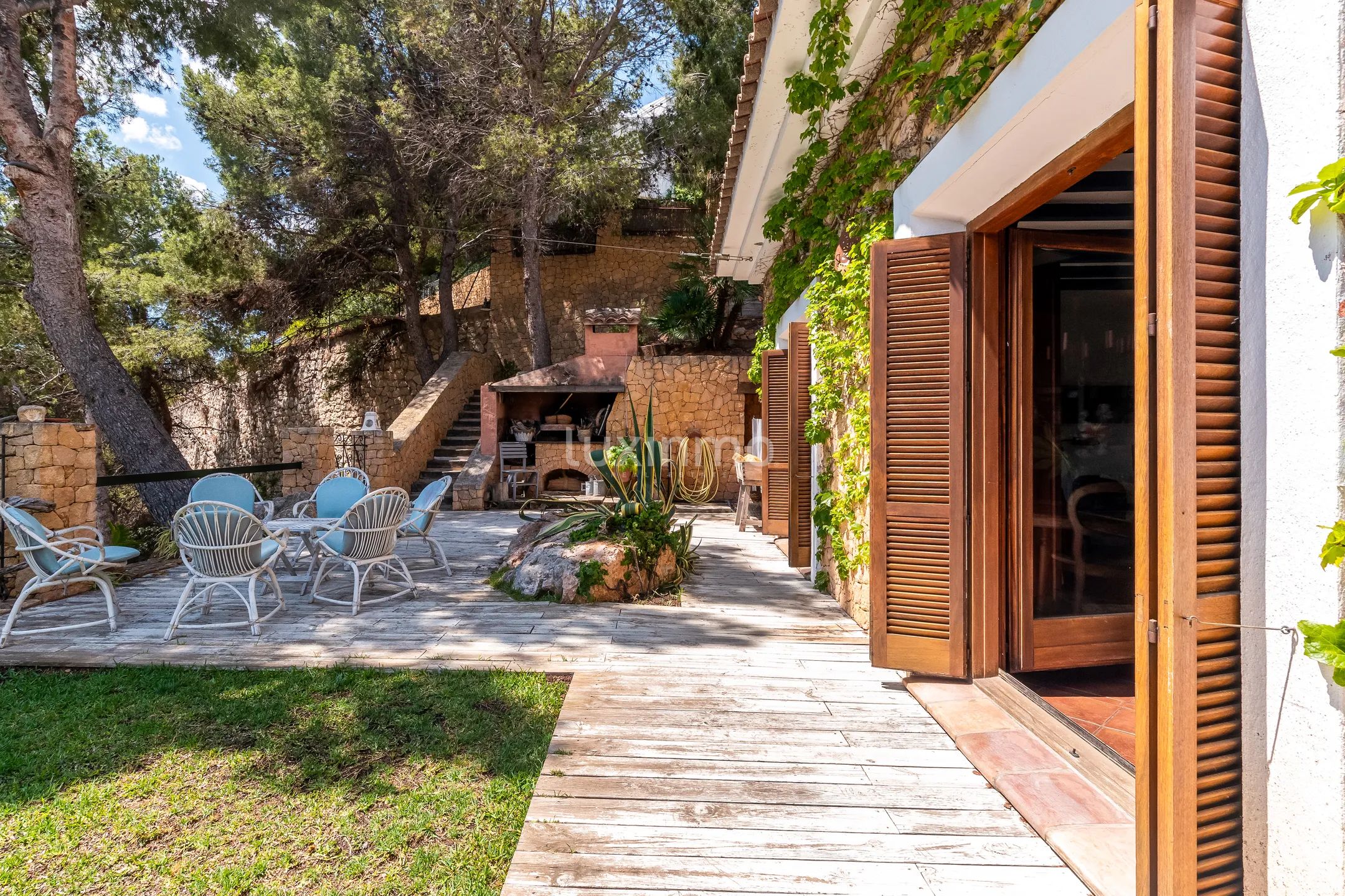 Impressive villa with sea views in Mascarat — photo 2