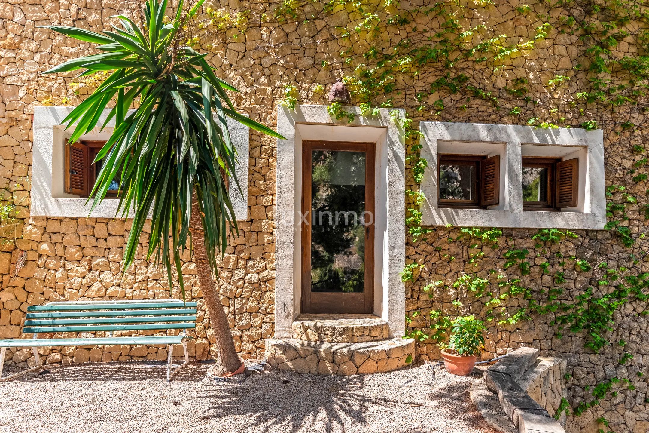 Impressive villa with sea views in Mascarat — photo 42