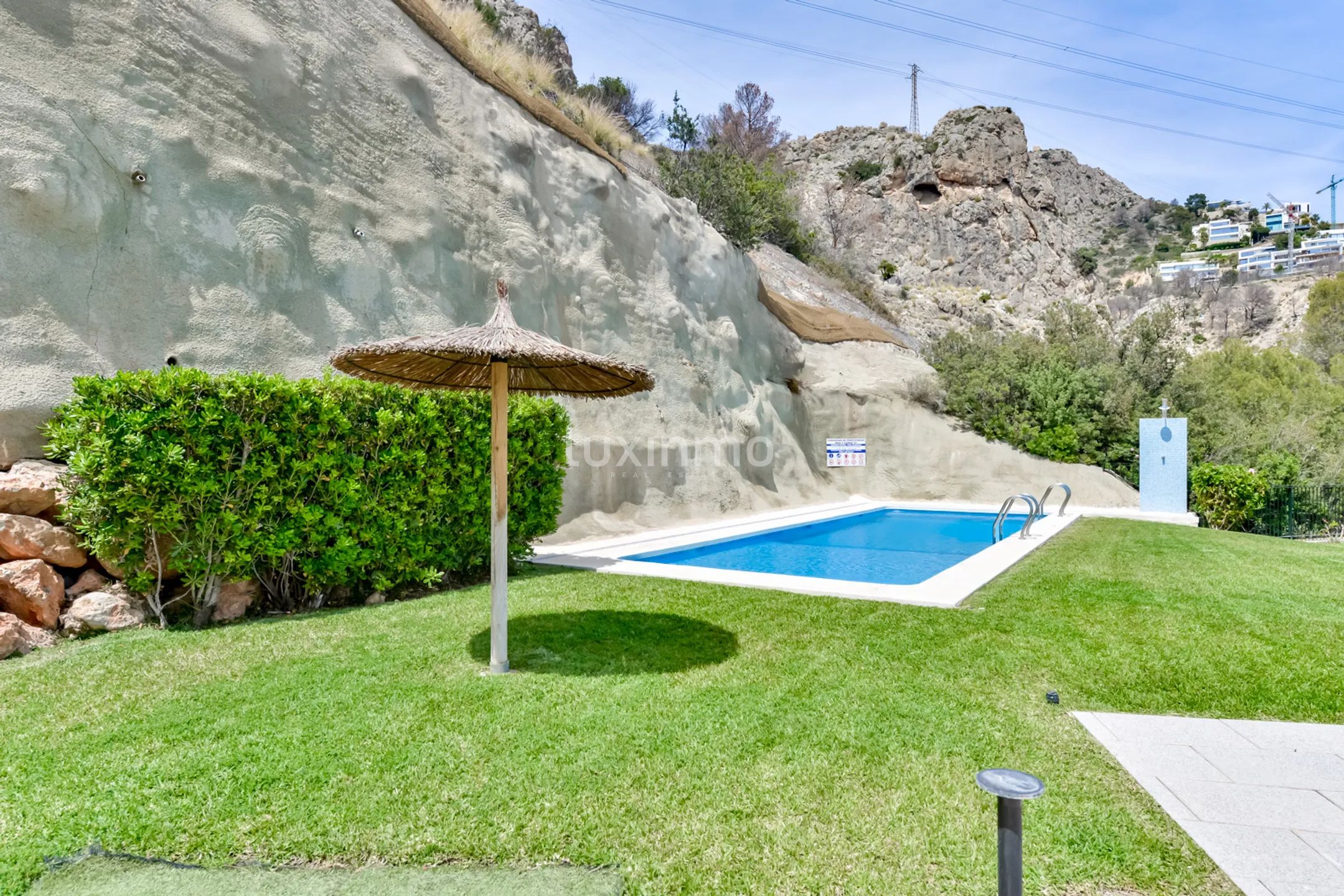 Remodelled Modern Apartment with Sea & Mountain Views — photo 30