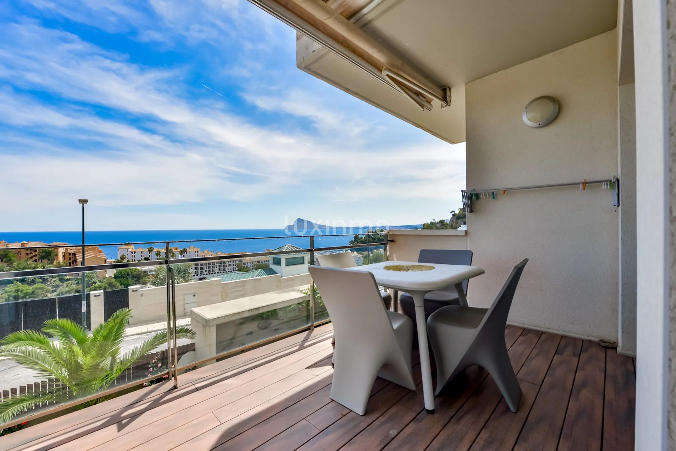 Remodelled Modern Apartment with Sea & Mountain Views — photo 27