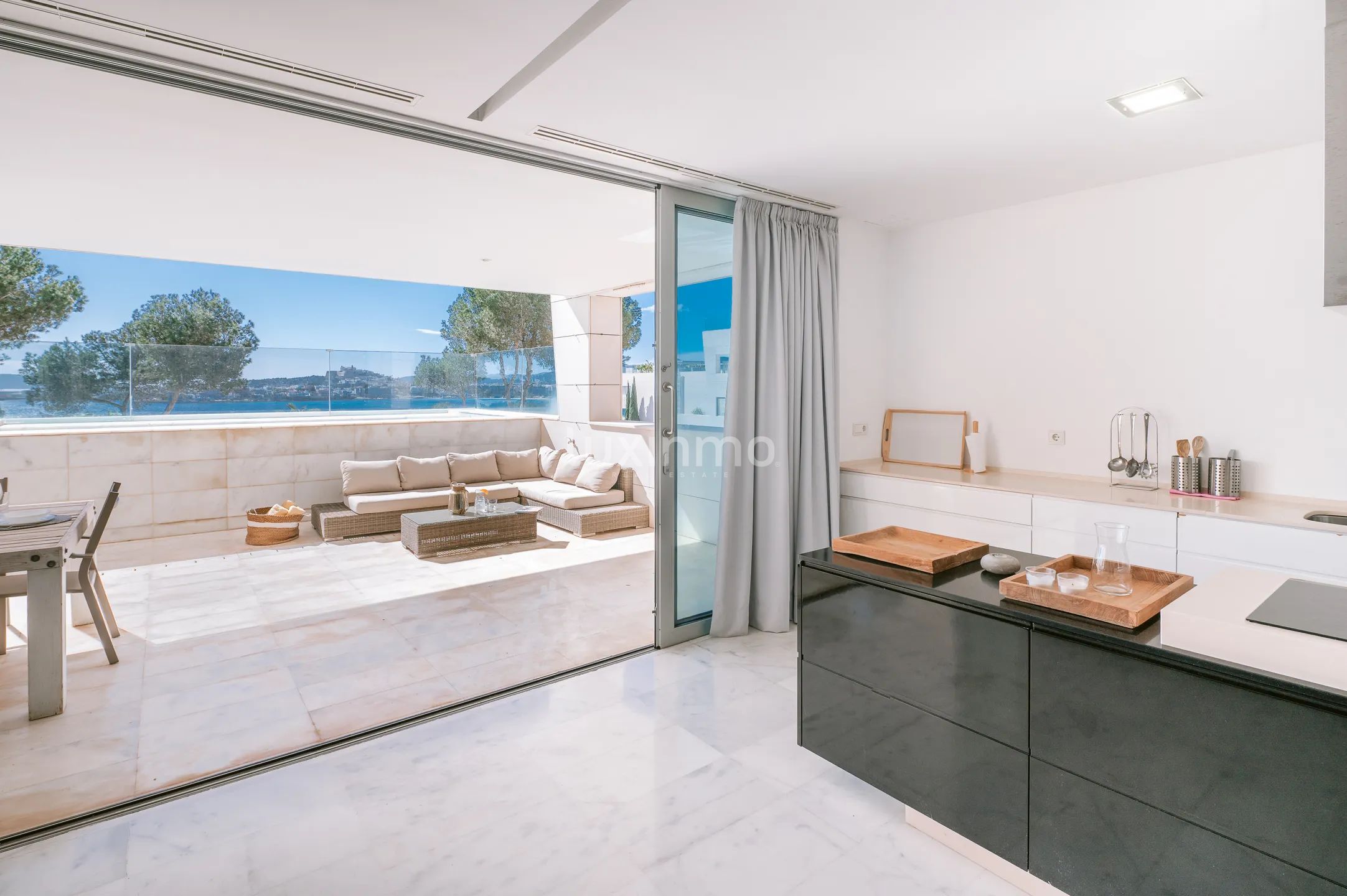 Luxuriöse 3-Zimmer-Wohnung mit Meerblick in Cap Martinet, Santa Eulària — photo 10