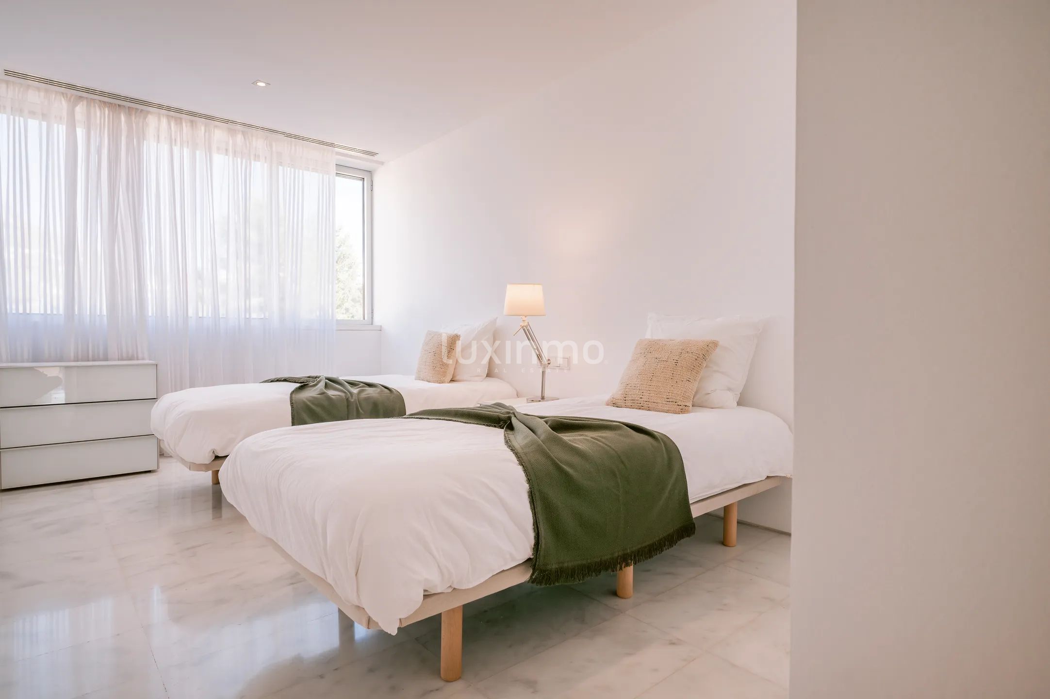 Luxuriöse 3-Zimmer-Wohnung mit Meerblick in Cap Martinet, Santa Eulària — photo 20