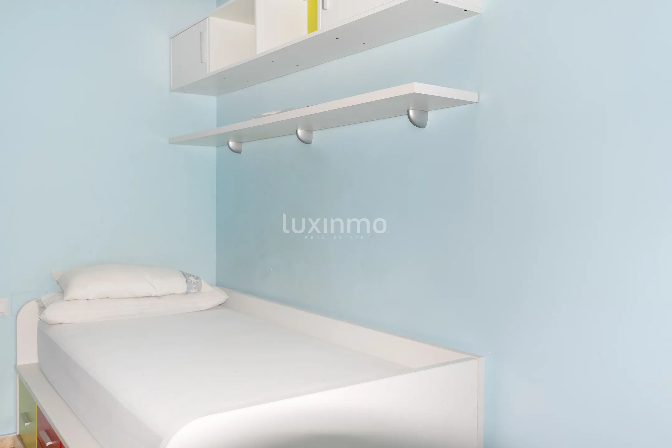 First line penthouse with sea views in playa de Poniente — photo 17