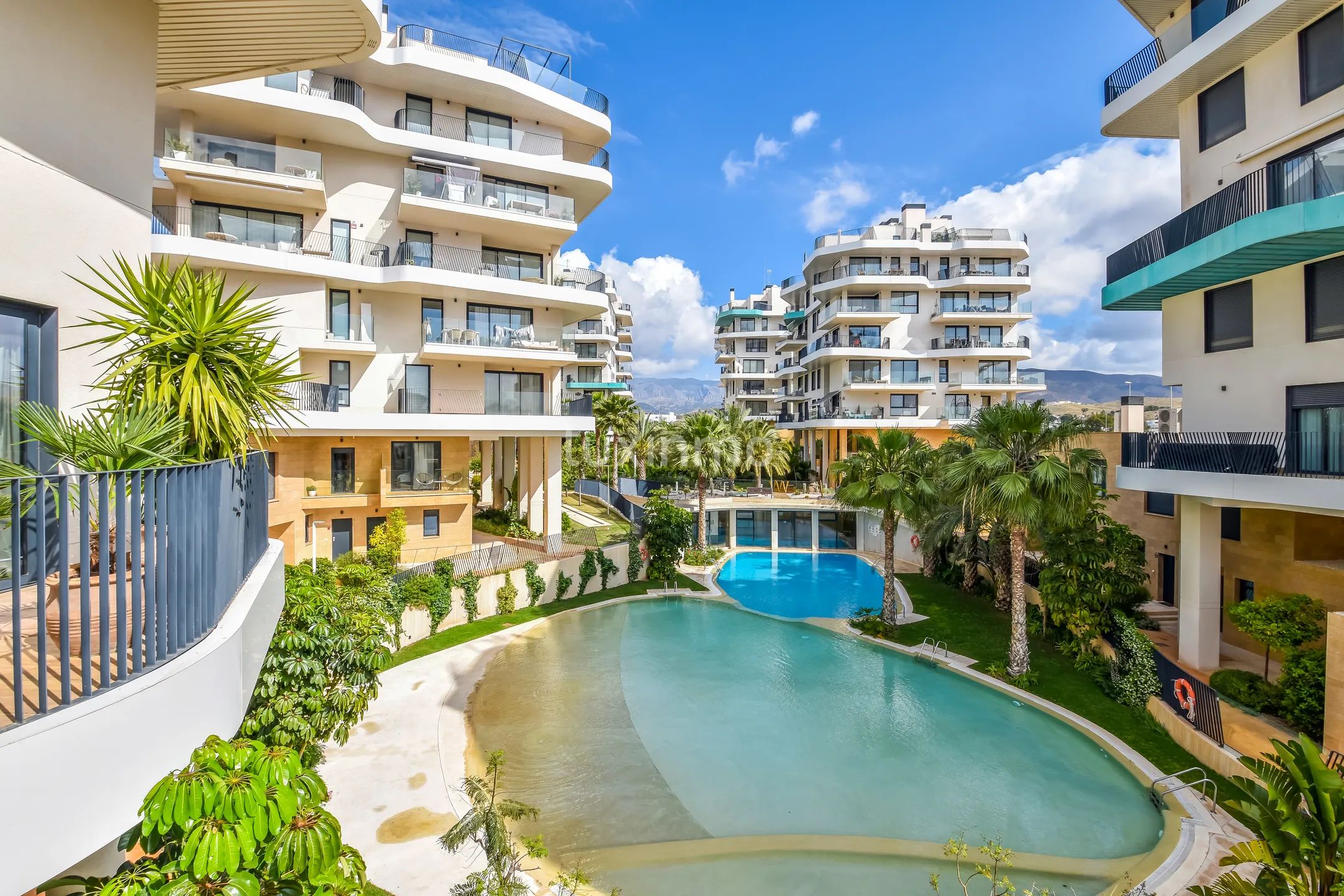 Oszałamiający nowoczesny dupleks na sprzedaż w pobliżu plaży w Villajoyosa