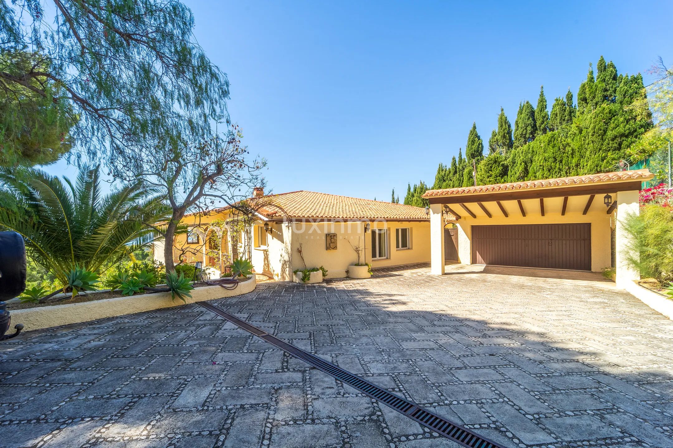 Spectacular villa with sea views for sale in Altea — photo 35