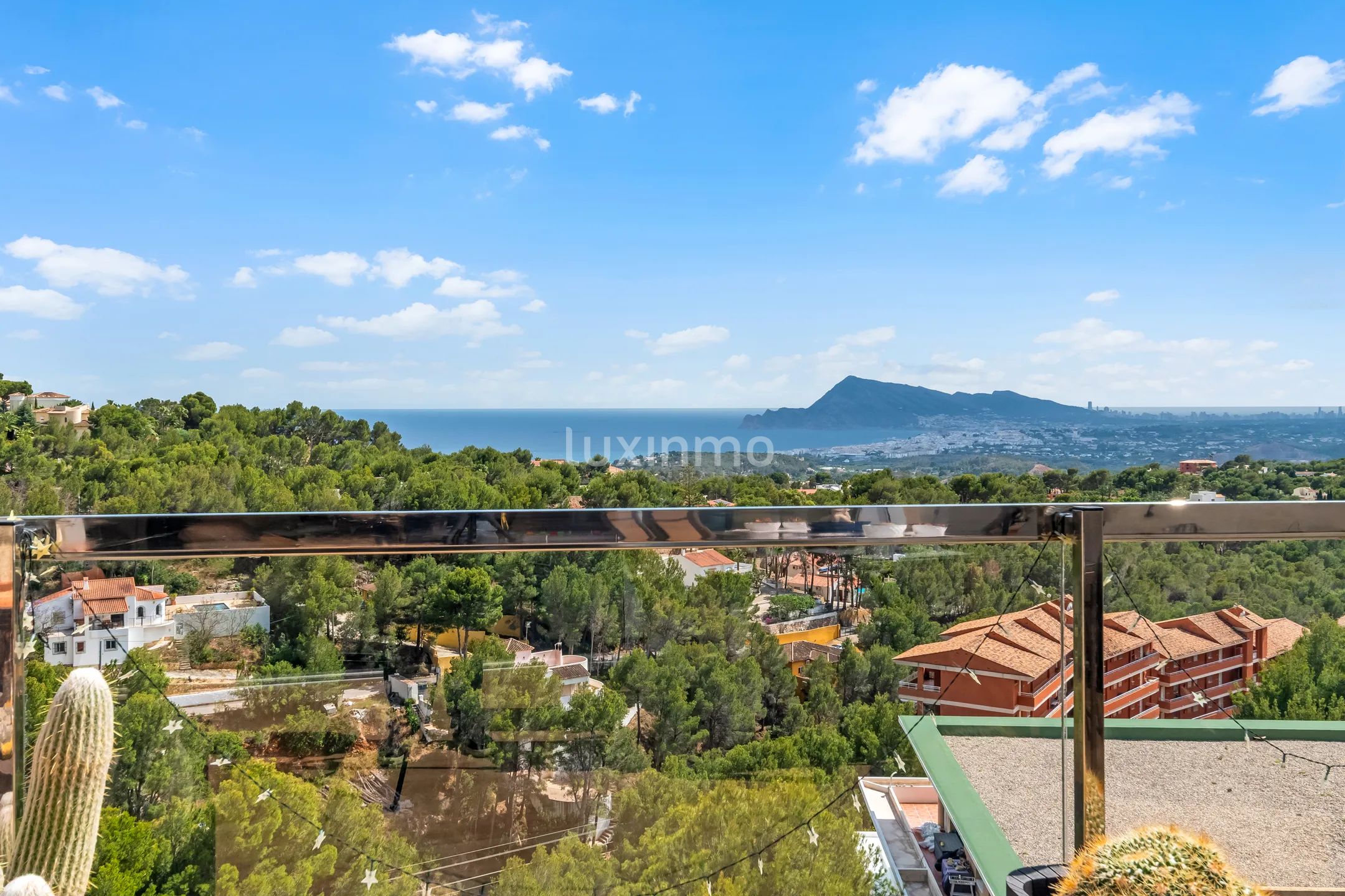 Потрясающий пентхаус с захватывающими дух видами в Алтеа-ла-Велья