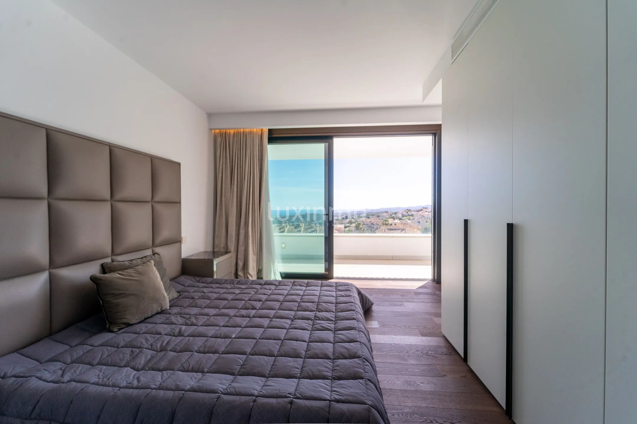 Nowoczesna willa w Siera Cortina — photo 34