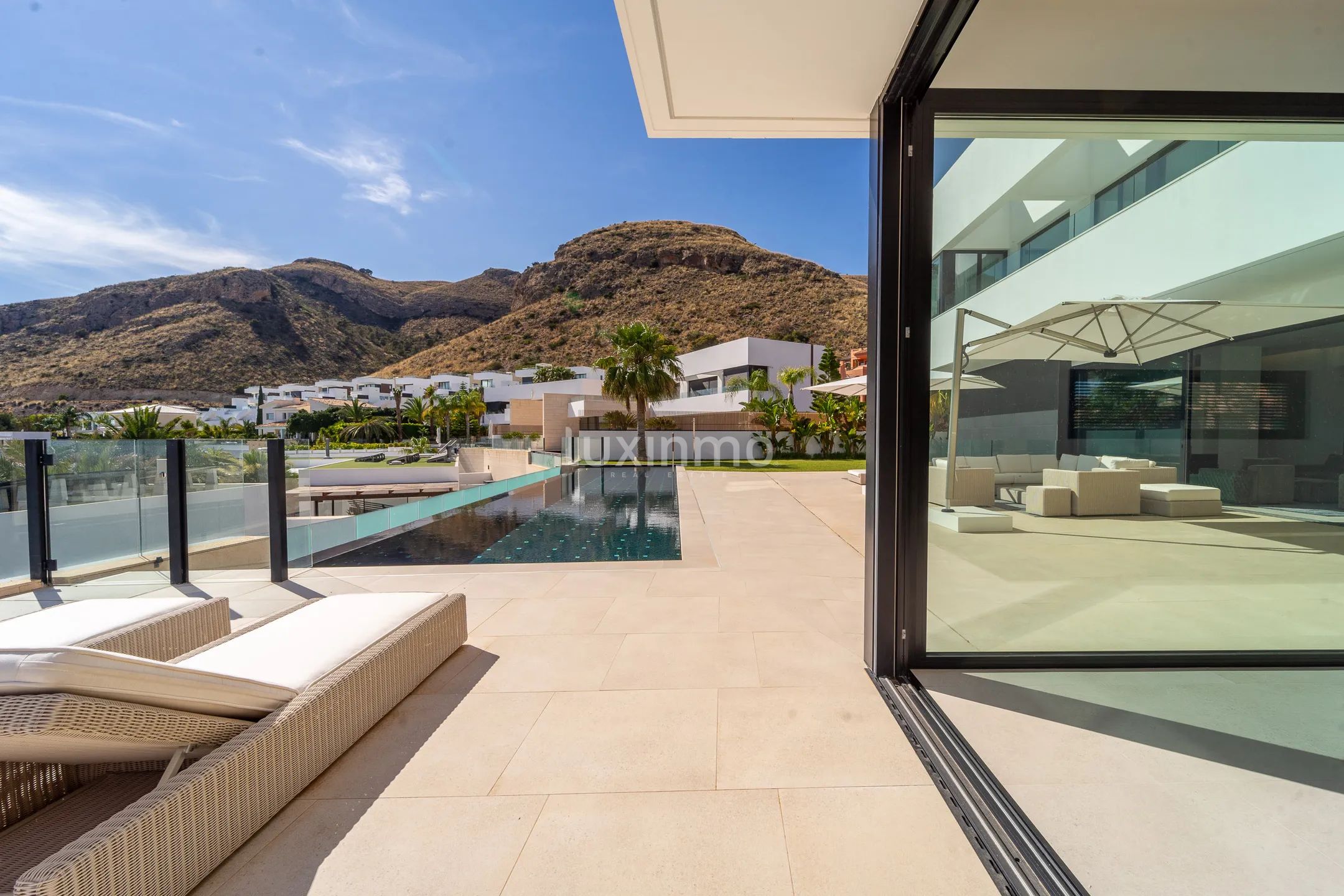 Nowoczesna willa w Siera Cortina — photo 9