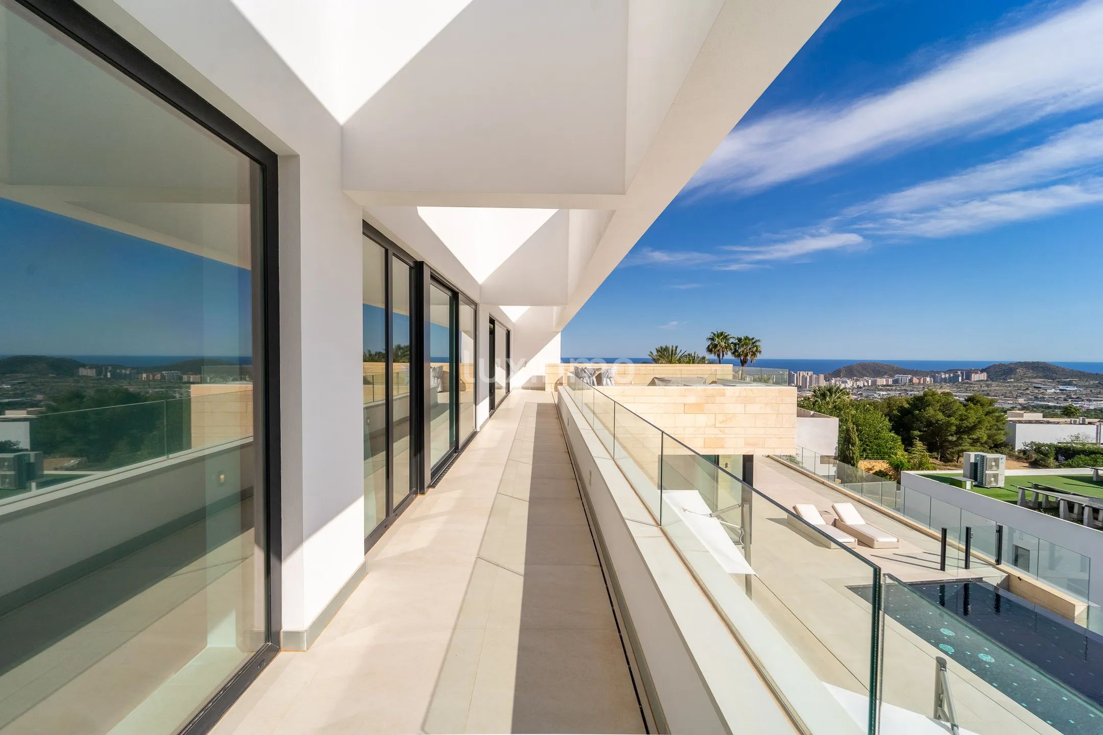 Nowoczesna willa w Siera Cortina — photo 32