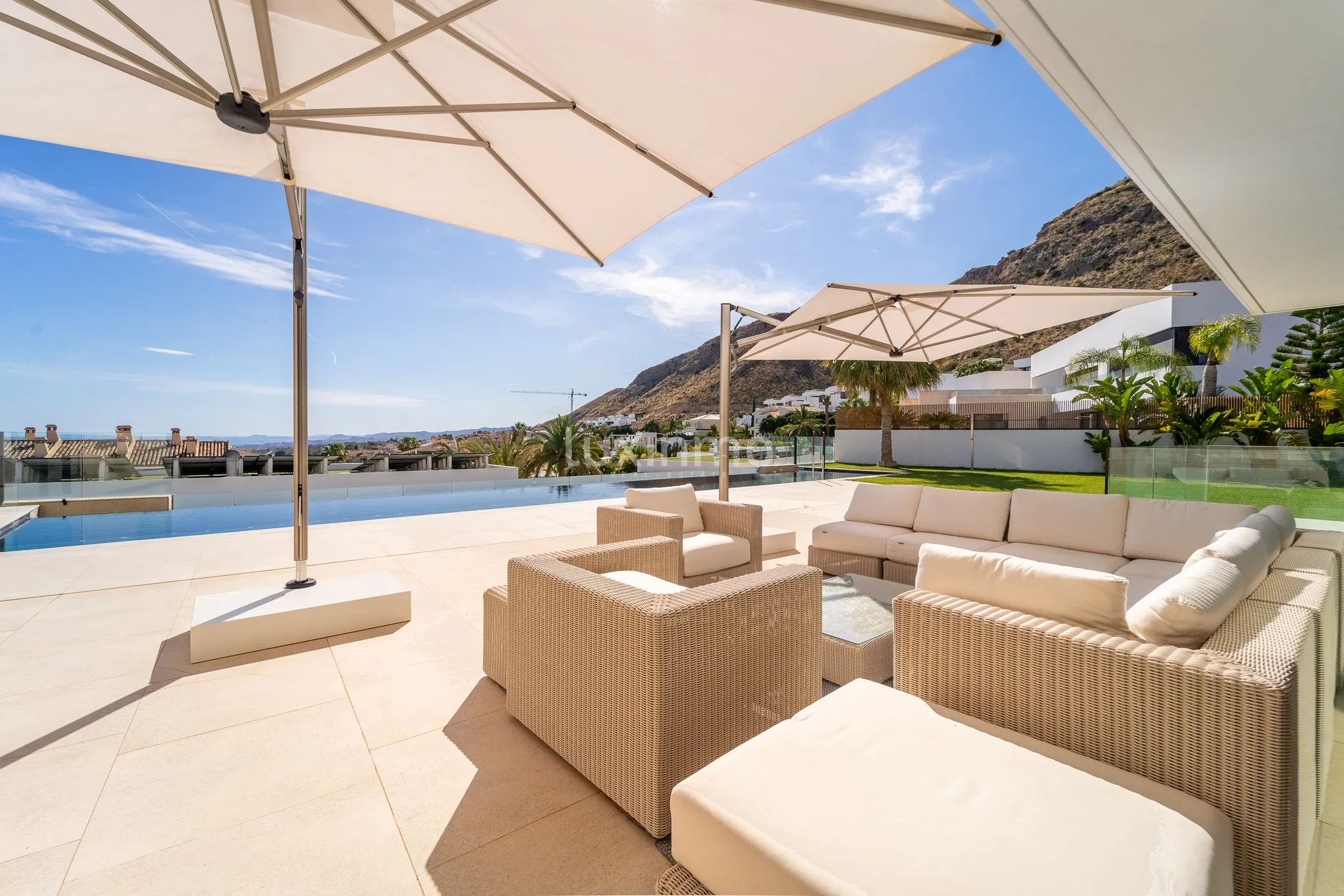 Nowoczesna willa w Siera Cortina — photo 10