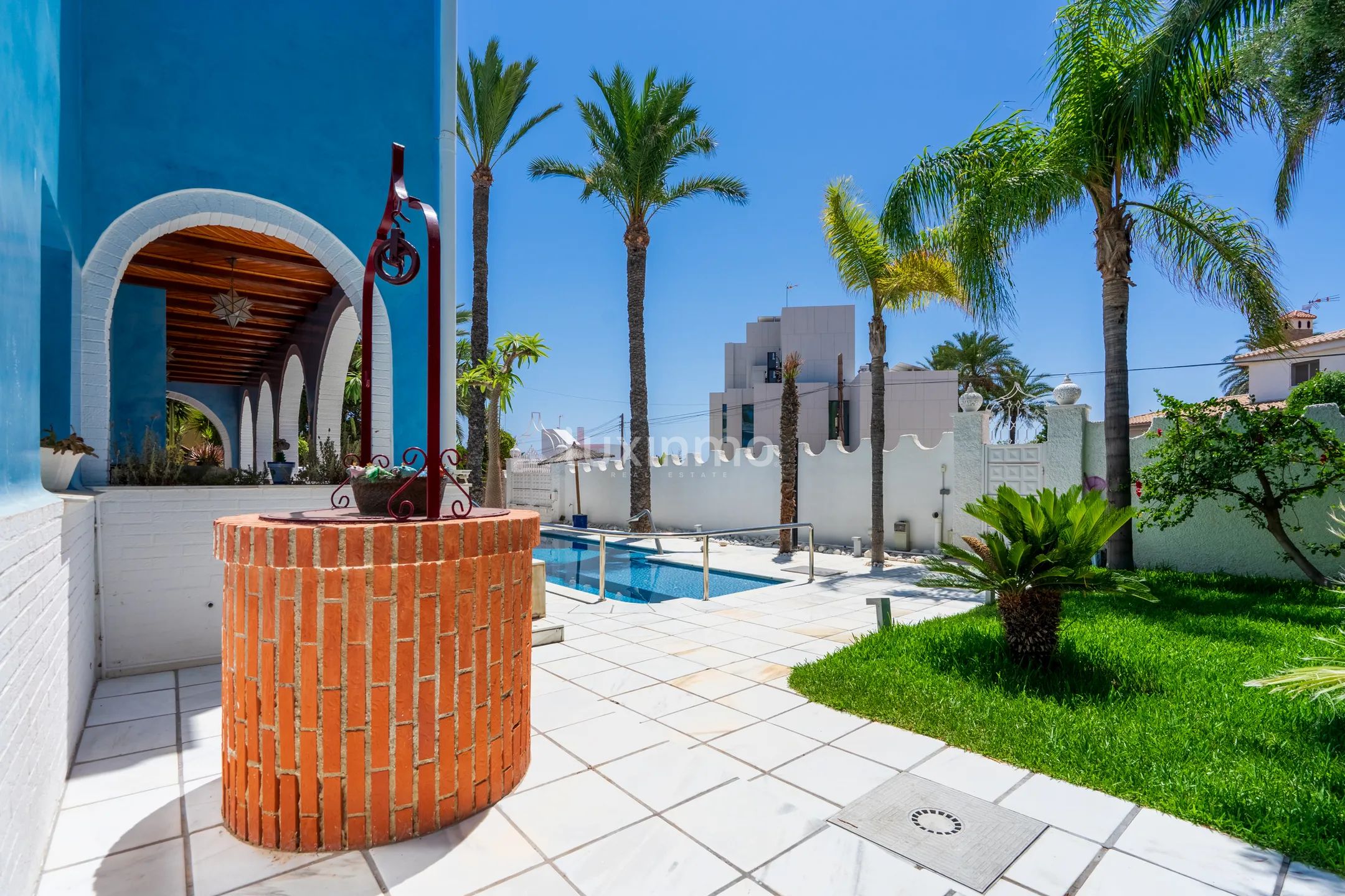 Потрясающий средиземноморский дом с 6 спальнями в стиле Ибицы и видом на море в Ковета Фума — photo 9