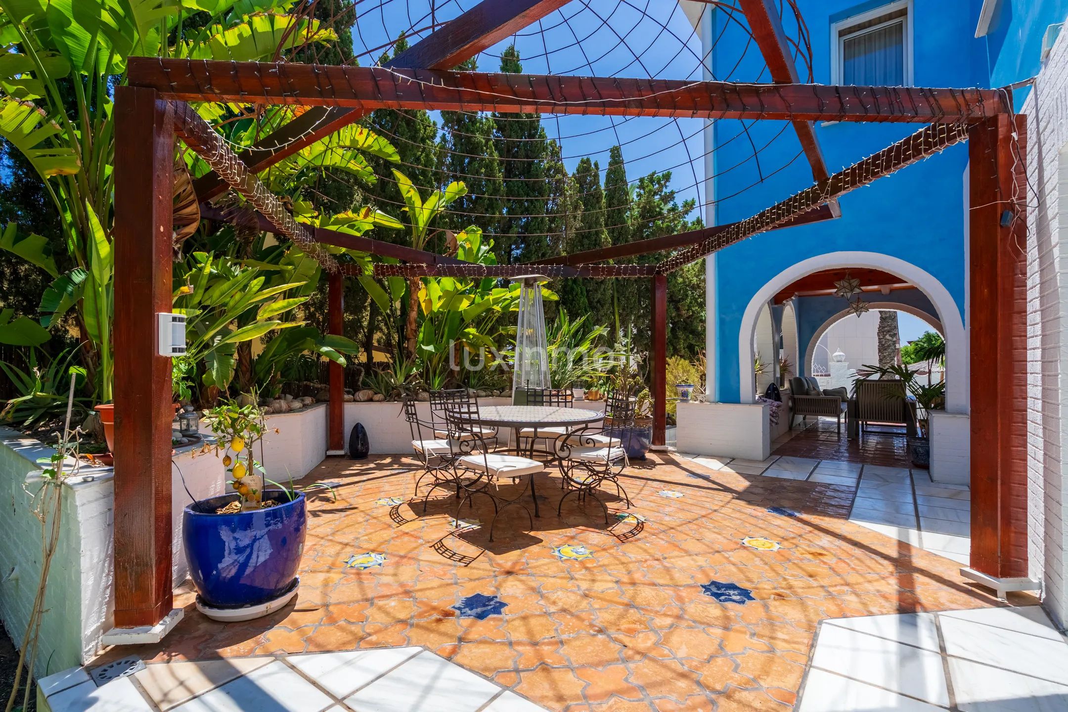 Потрясающий средиземноморский дом с 6 спальнями в стиле Ибицы и видом на море в Ковета Фума — photo 11