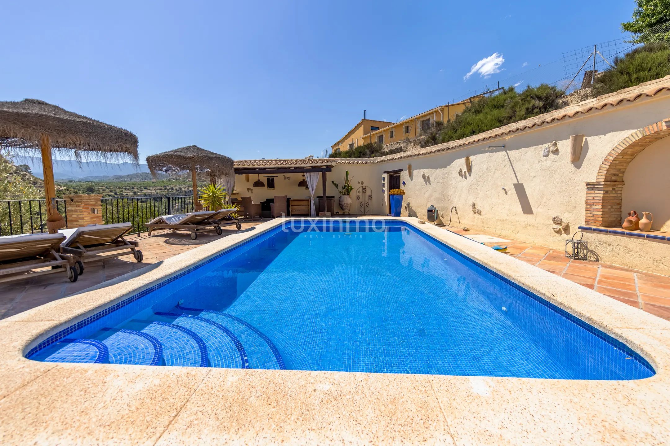 Очаровательная средиземноморская финка с частным бассейном и потрясающим видом на горы в Реллеу — photo 21