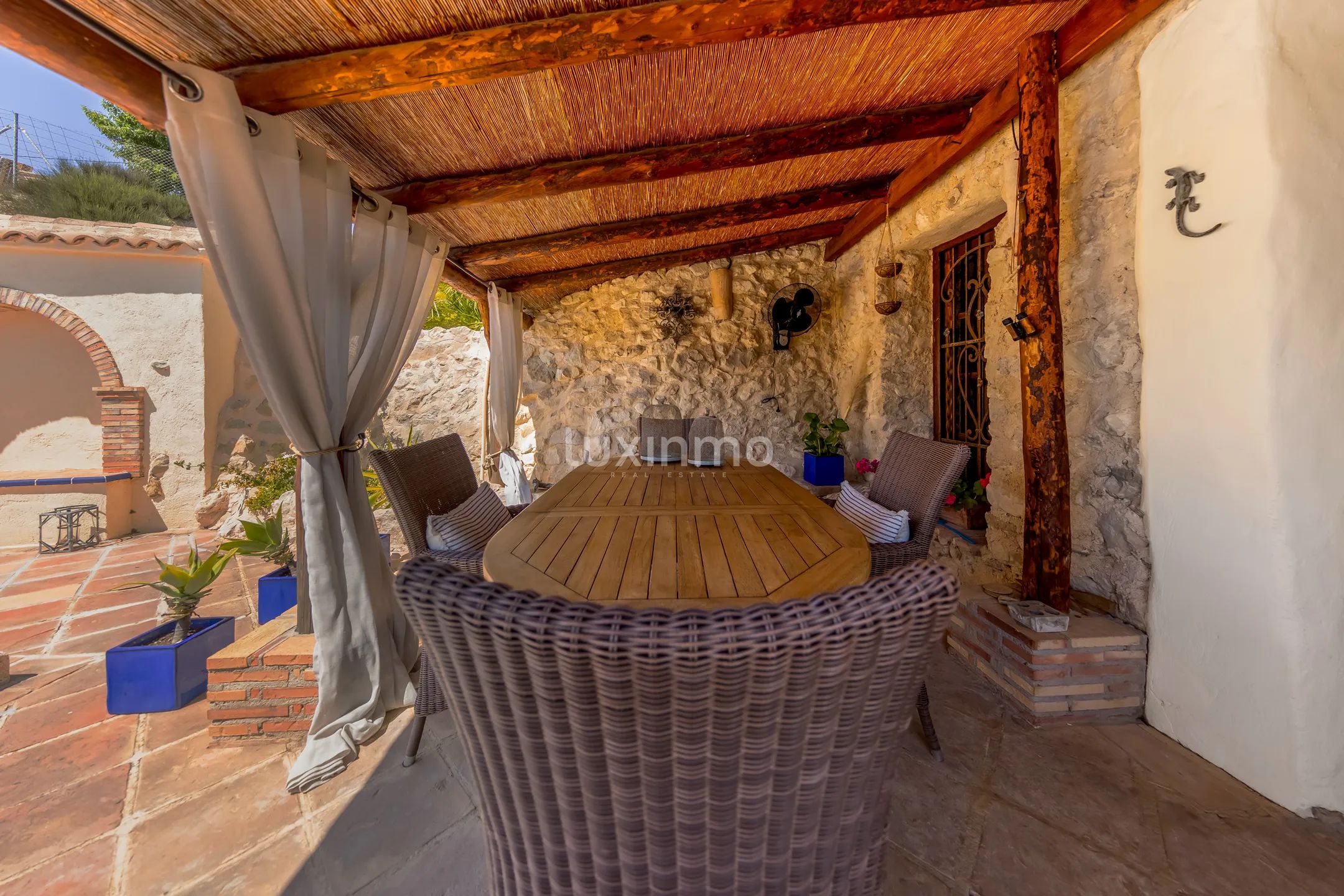 Очаровательная средиземноморская финка с частным бассейном и потрясающим видом на горы в Реллеу — photo 19