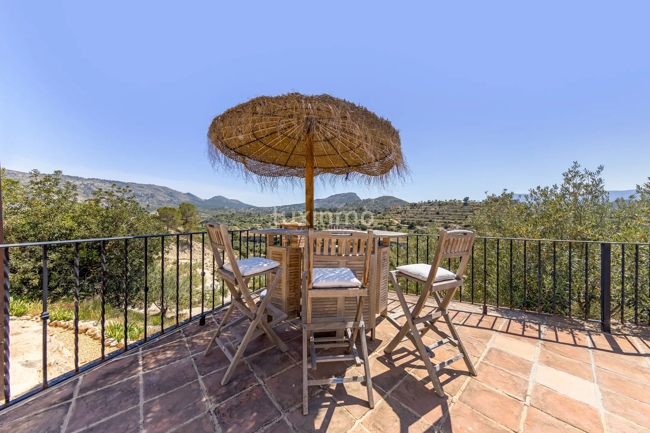 Очаровательная средиземноморская финка с частным бассейном и потрясающим видом на горы в Реллеу — photo 23