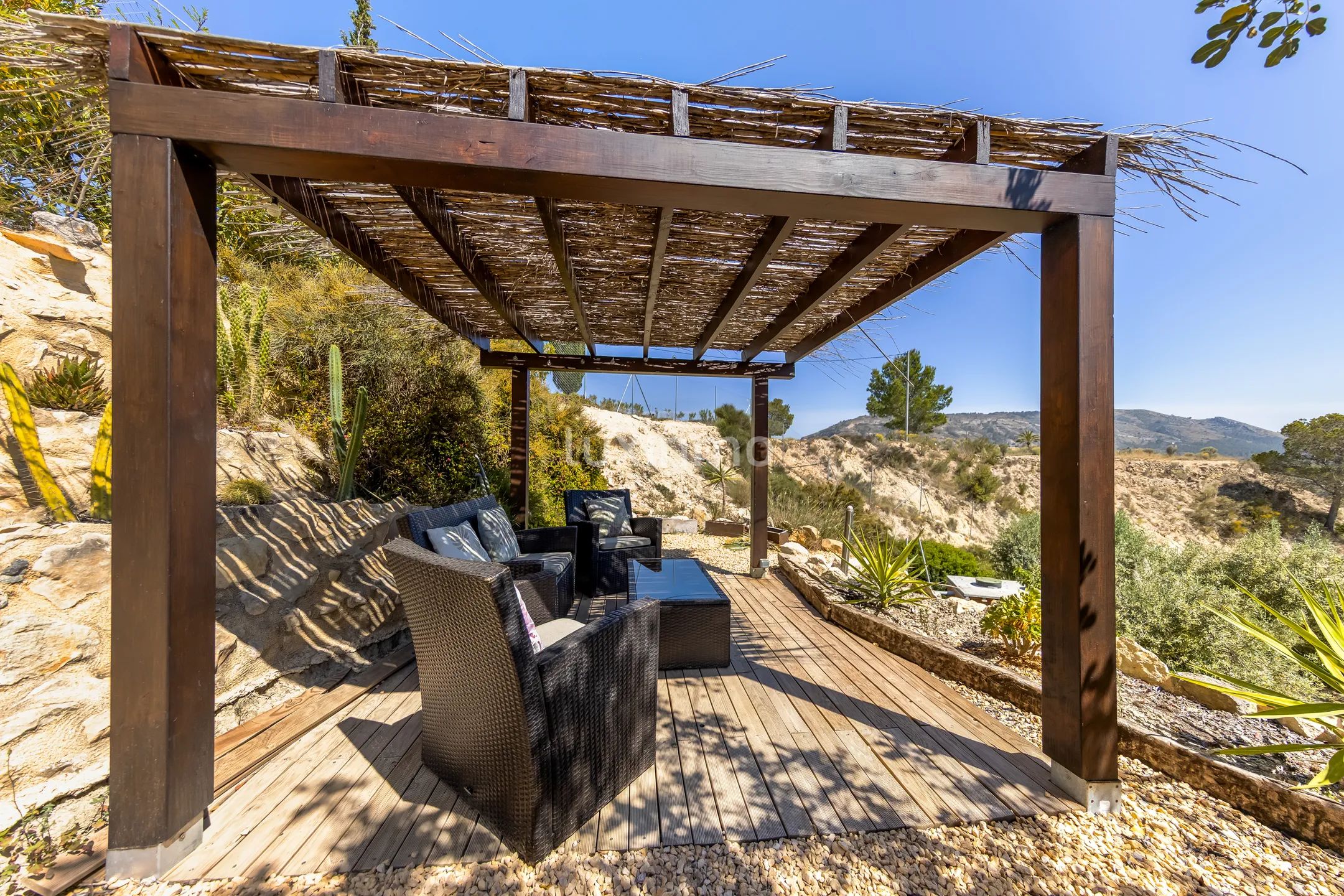 Очаровательная средиземноморская финка с частным бассейном и потрясающим видом на горы в Реллеу — photo 27