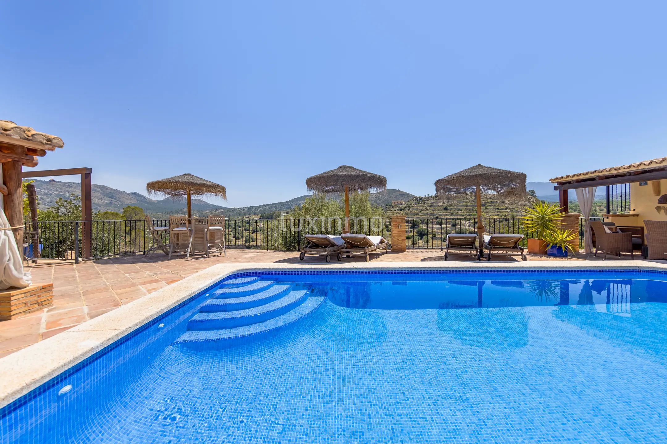 Очаровательная средиземноморская финка с частным бассейном и потрясающим видом на горы в Реллеу — photo 20