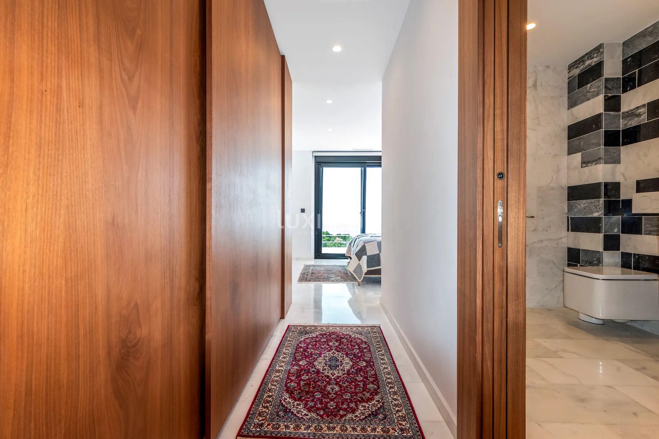 Stunning Luxury Modern Detached House with Sea Views — photo 28