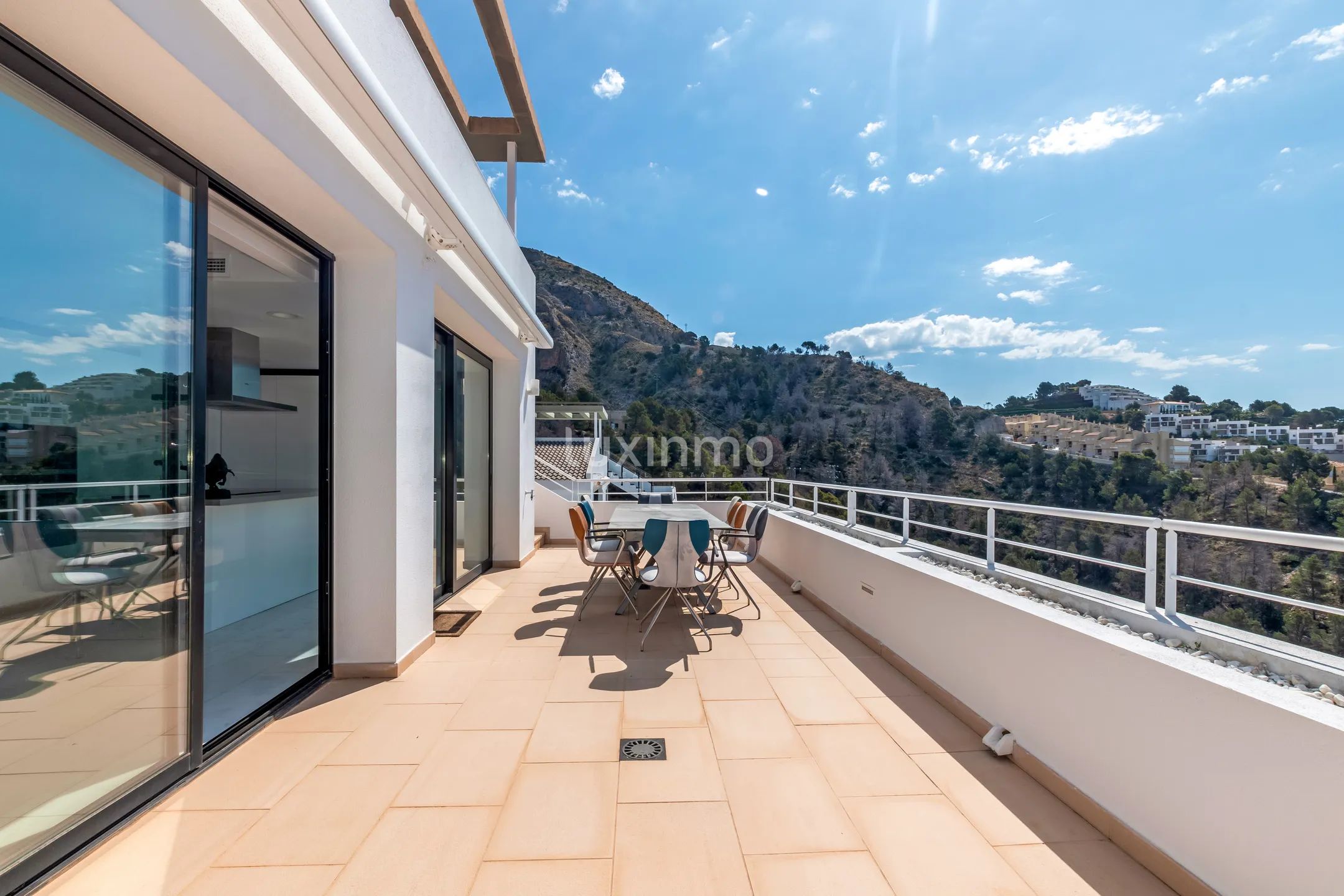 Stunning Luxury Modern Detached House with Sea Views — photo 6