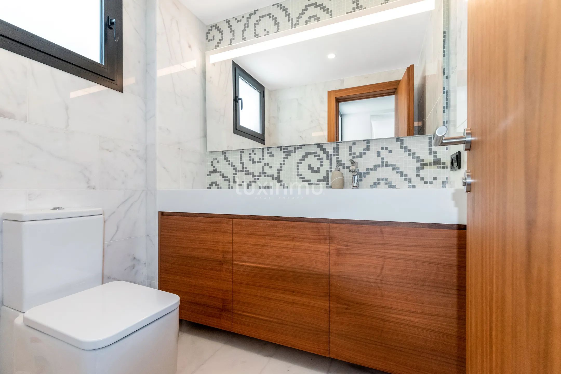 Stunning Luxury Modern Detached House with Sea Views — photo 15