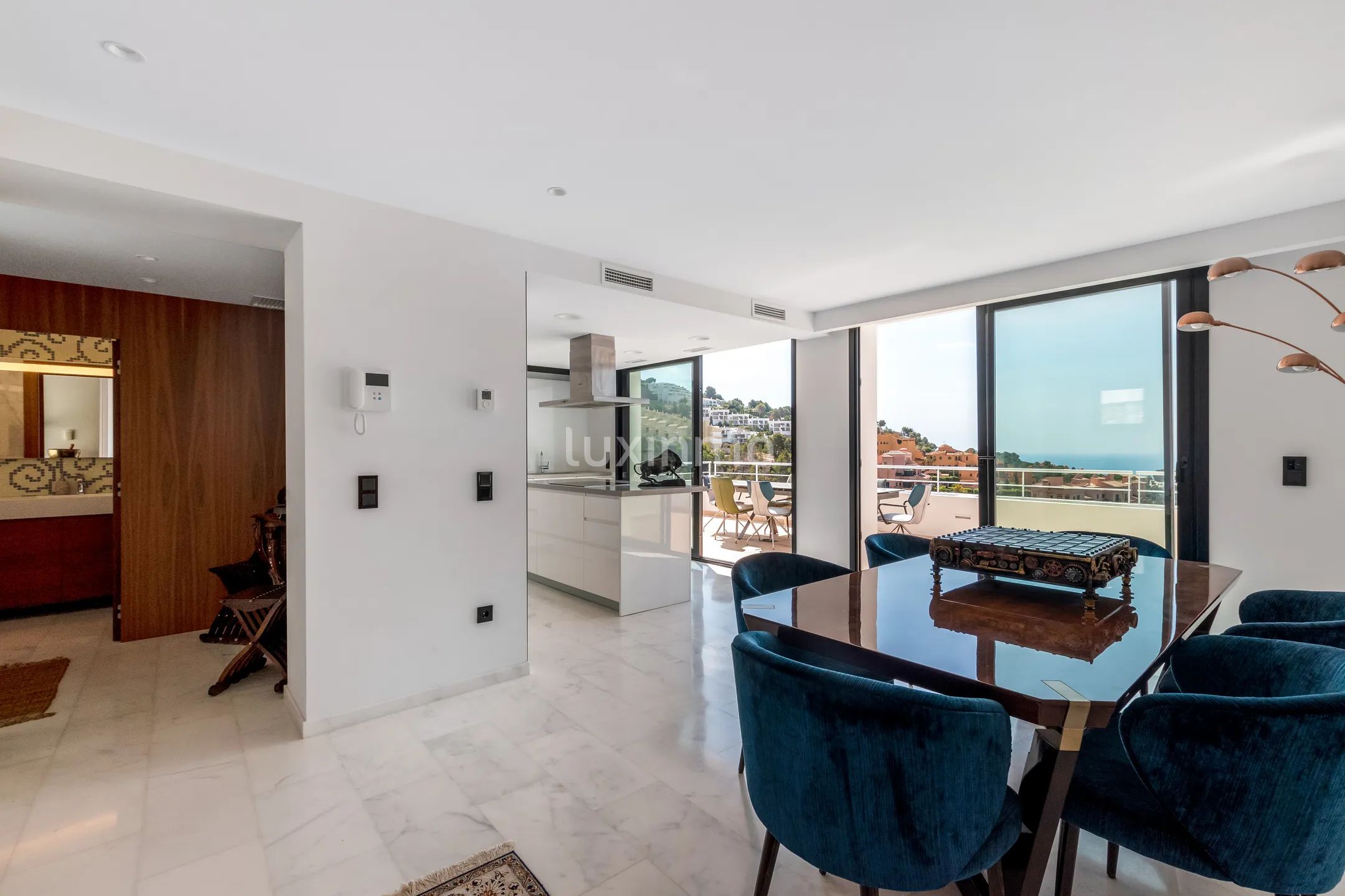 Stunning Luxury Modern Detached House with Sea Views — photo 9