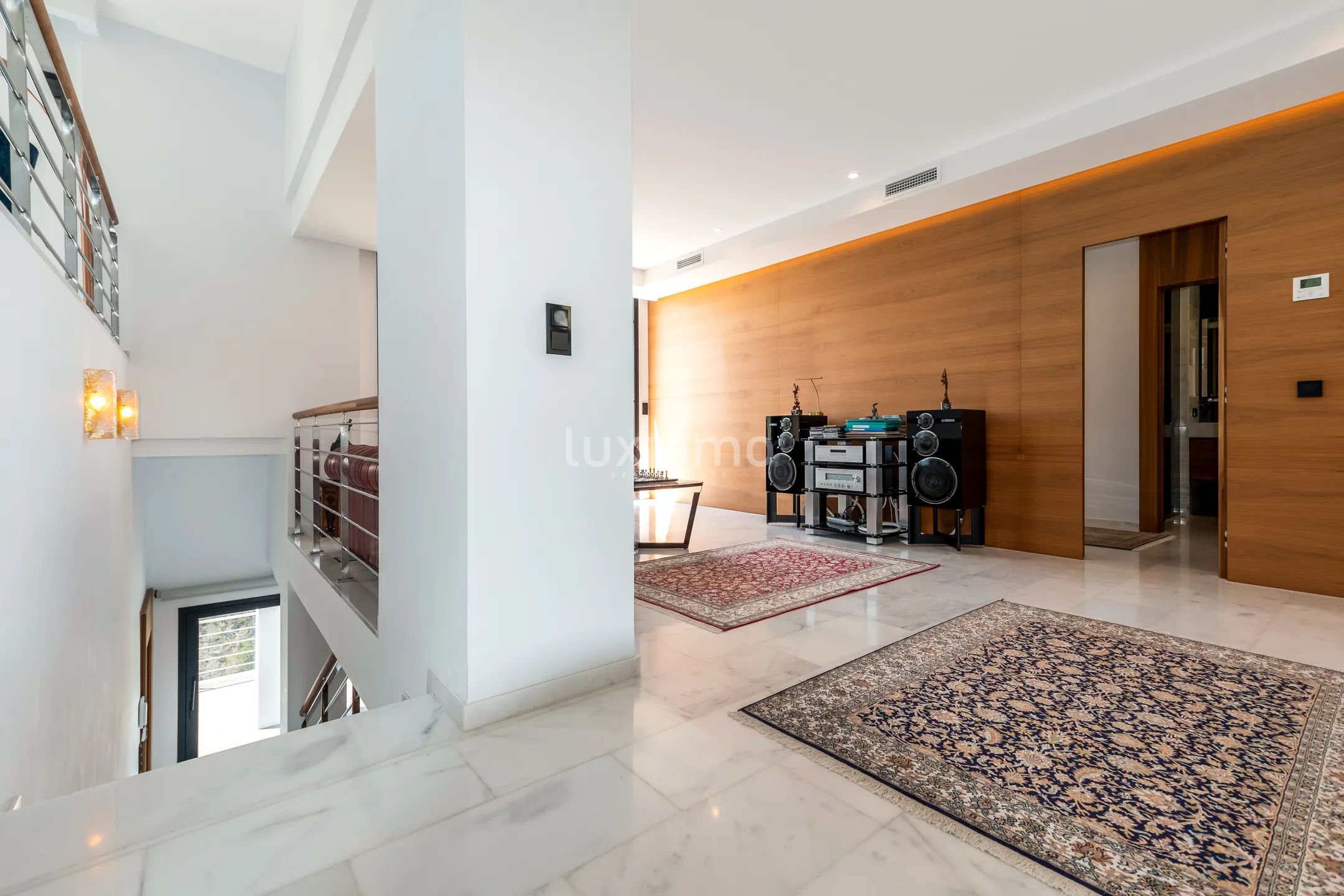 Stunning Luxury Modern Detached House with Sea Views — photo 17