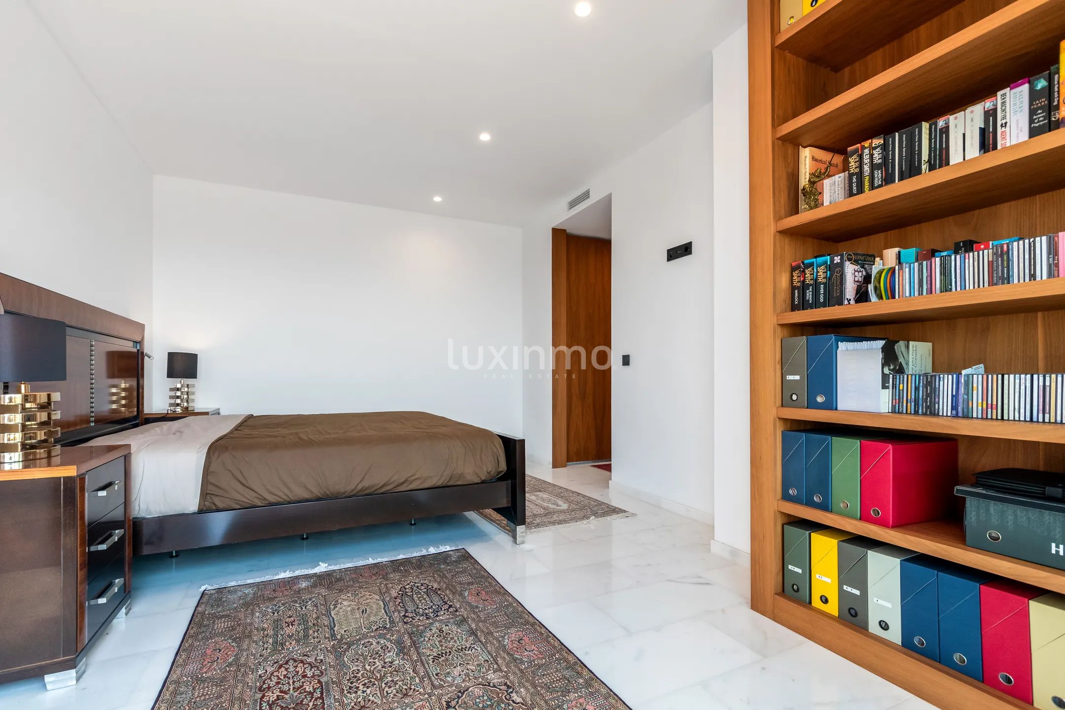 Oszałamiający luksusowy nowoczesny dom wolnostojący z widokiem na morze — photo 25