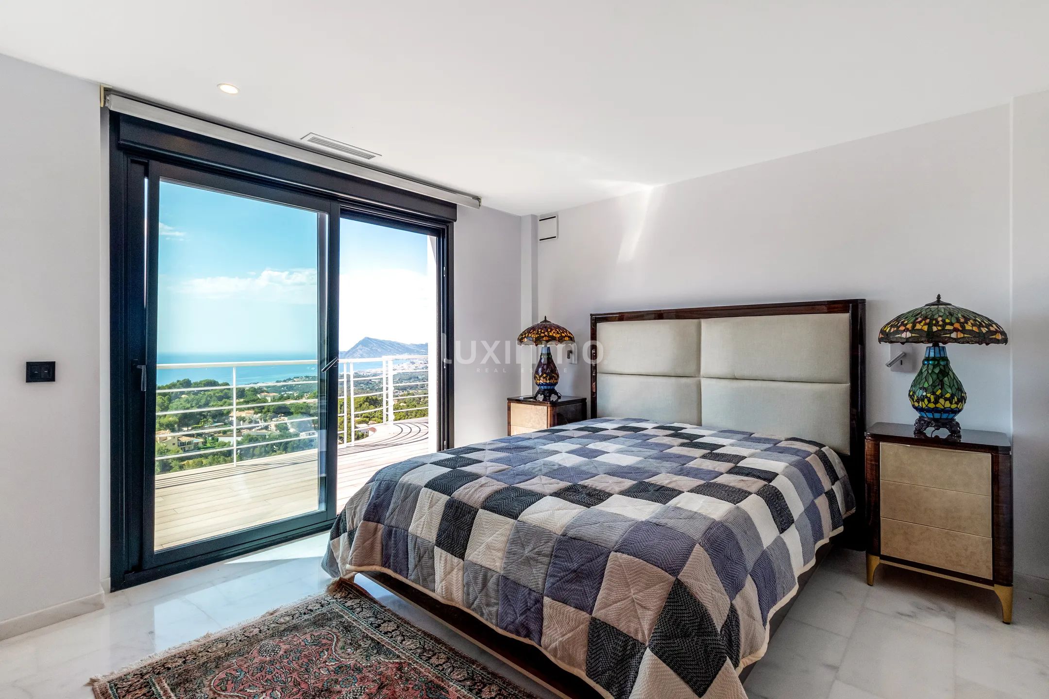 Stunning Luxury Modern Detached House with Sea Views — photo 27