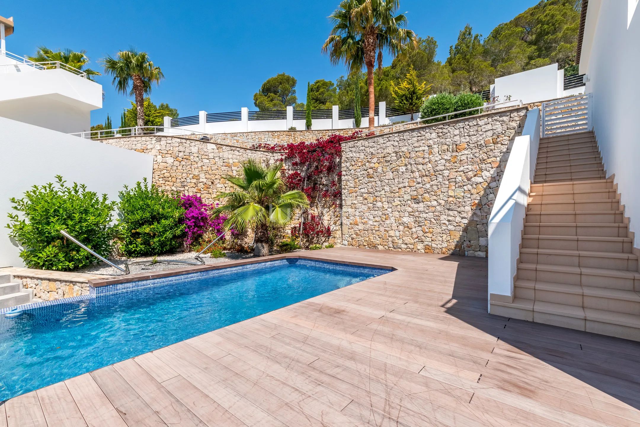 Stunning Luxury Modern Detached House with Sea Views — photo 34