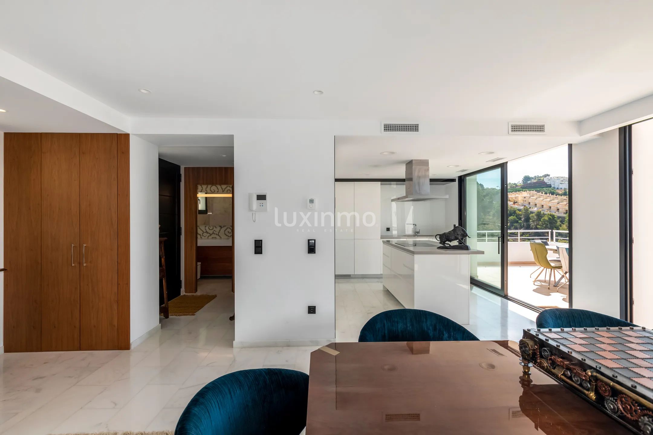 Stunning Luxury Modern Detached House with Sea Views — photo 10