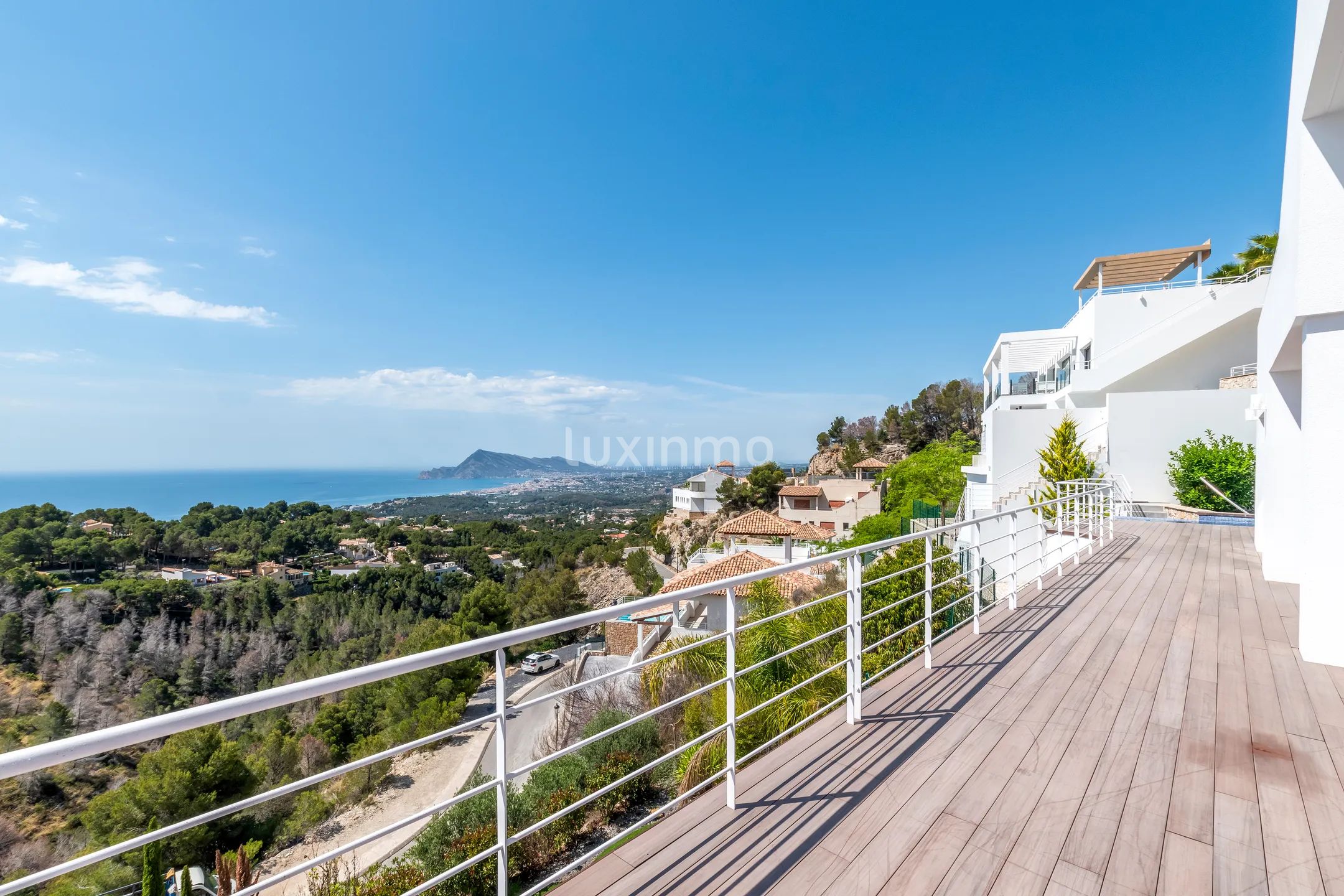 Stunning Luxury Modern Detached House with Sea Views — photo 31