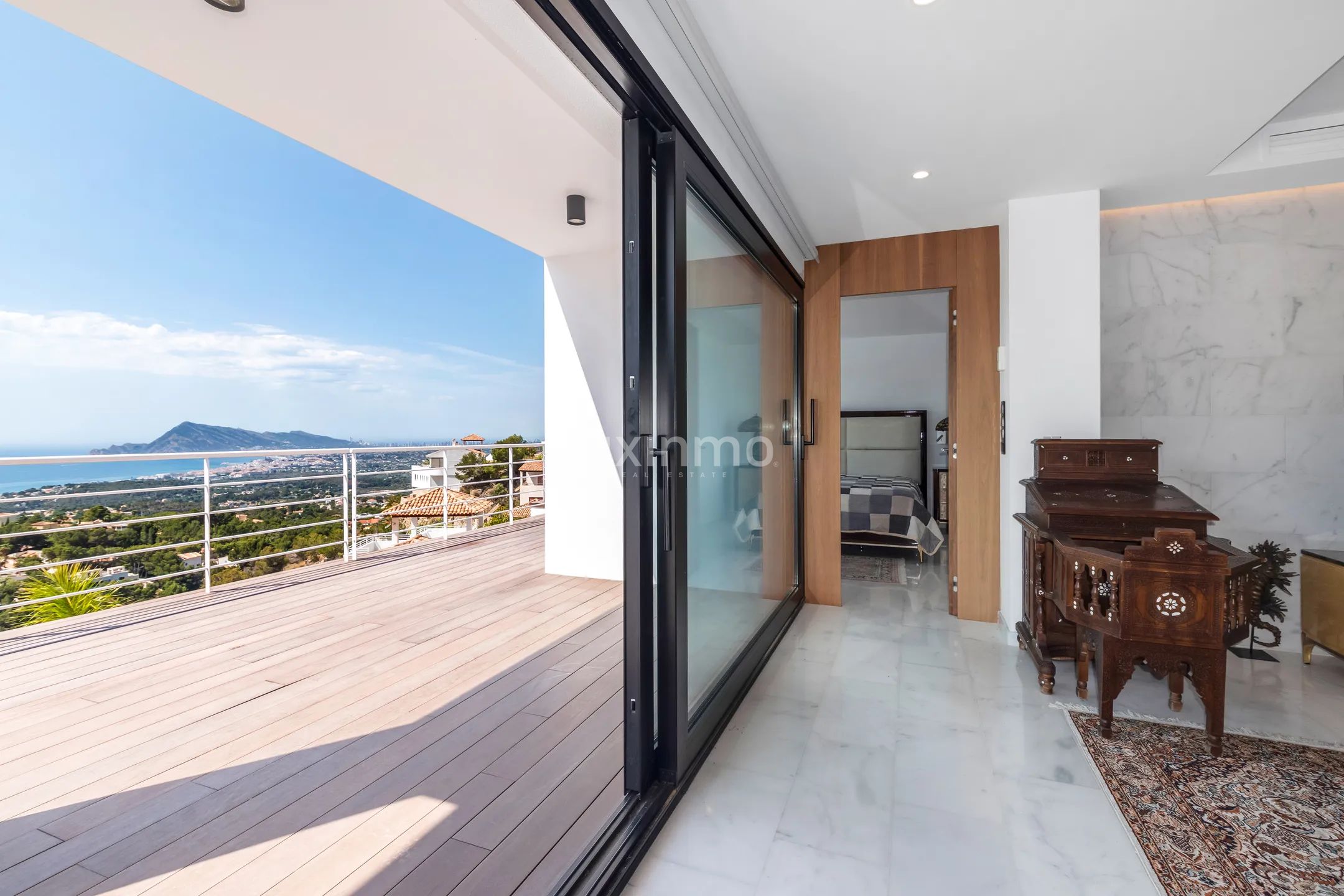 Stunning Luxury Modern Detached House with Sea Views — photo 14