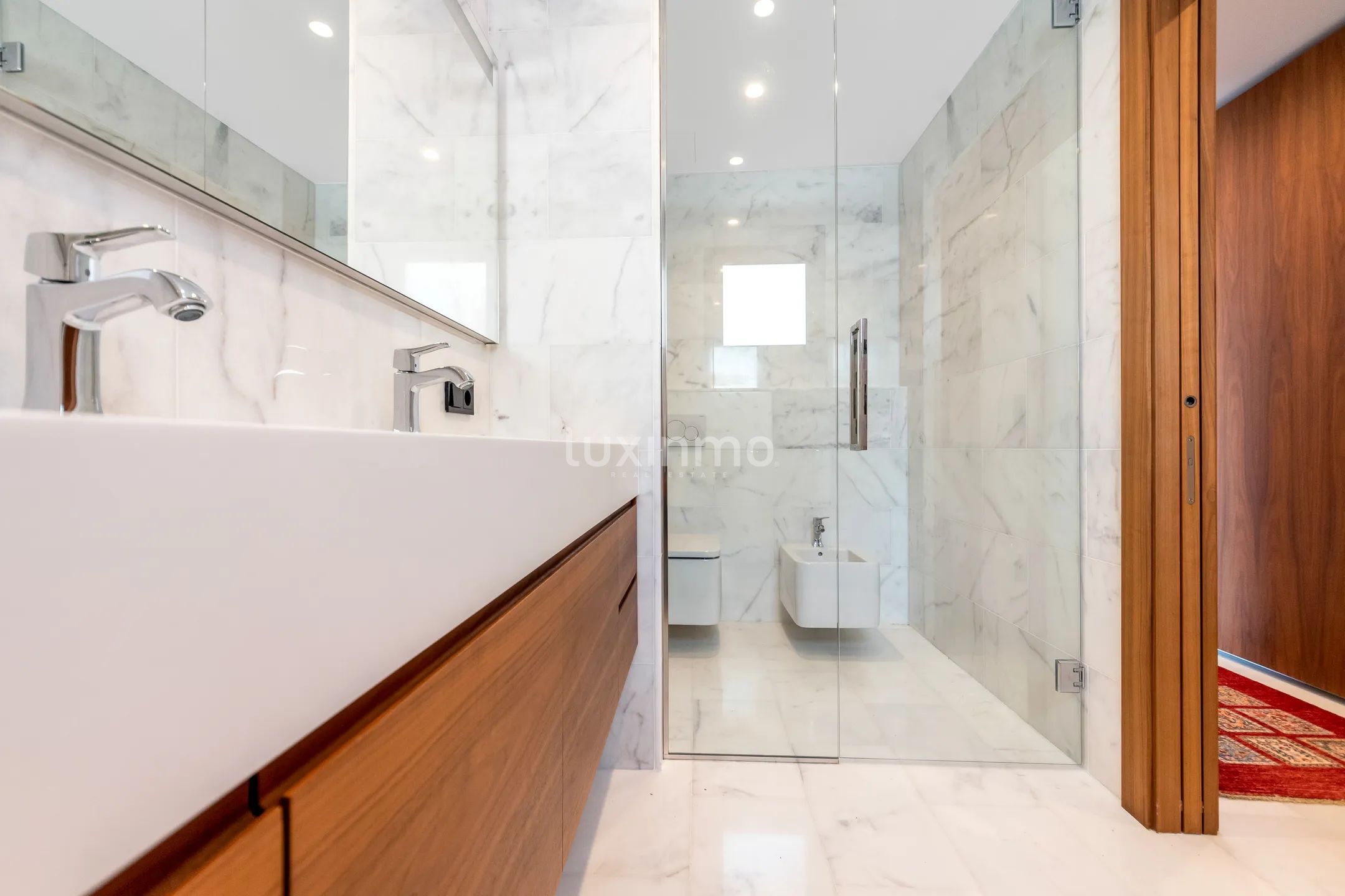 Stunning Luxury Modern Detached House with Sea Views — photo 29