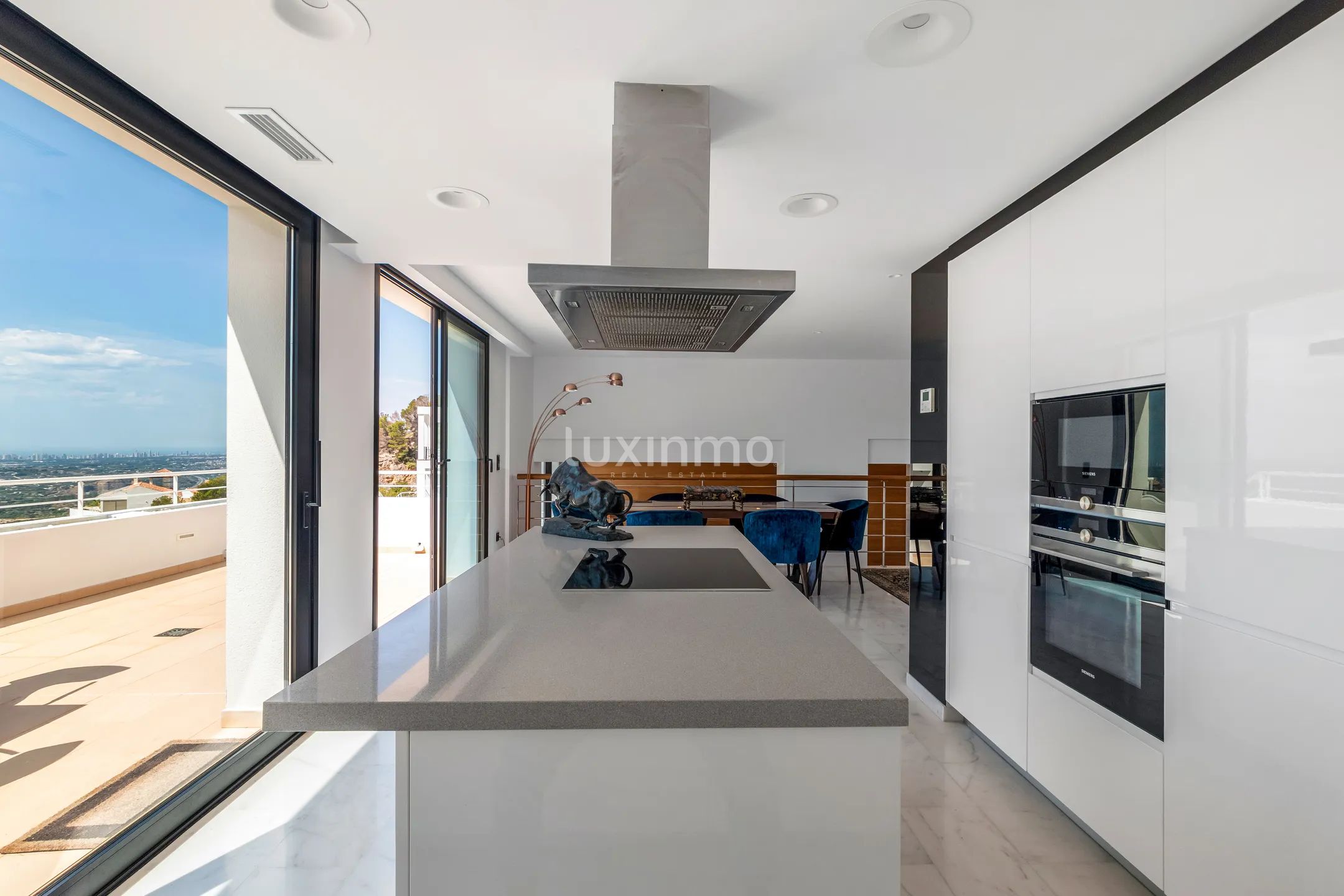 Stunning Luxury Modern Detached House with Sea Views — photo 8