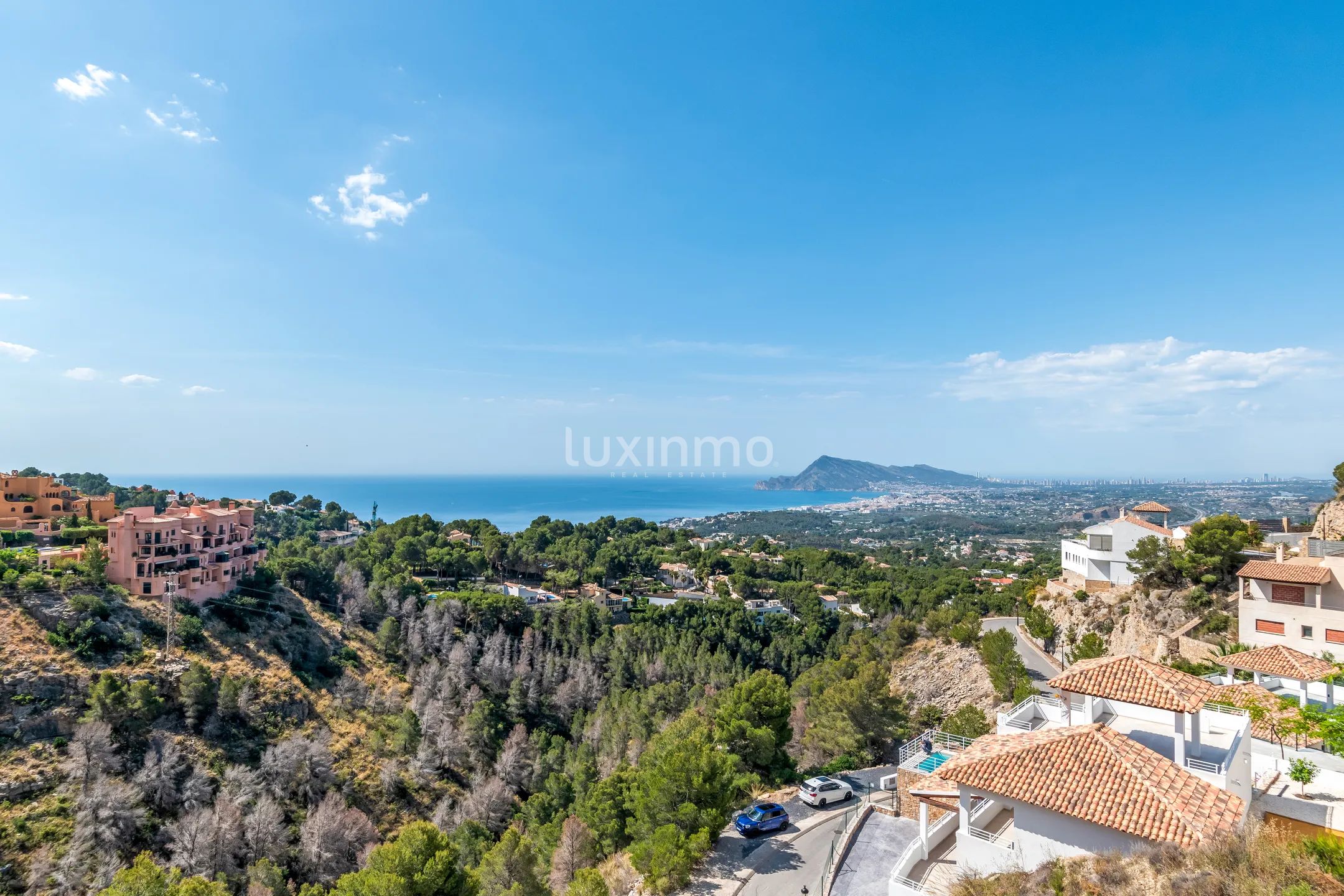 Stunning Luxury Modern Detached House with Sea Views — photo 2