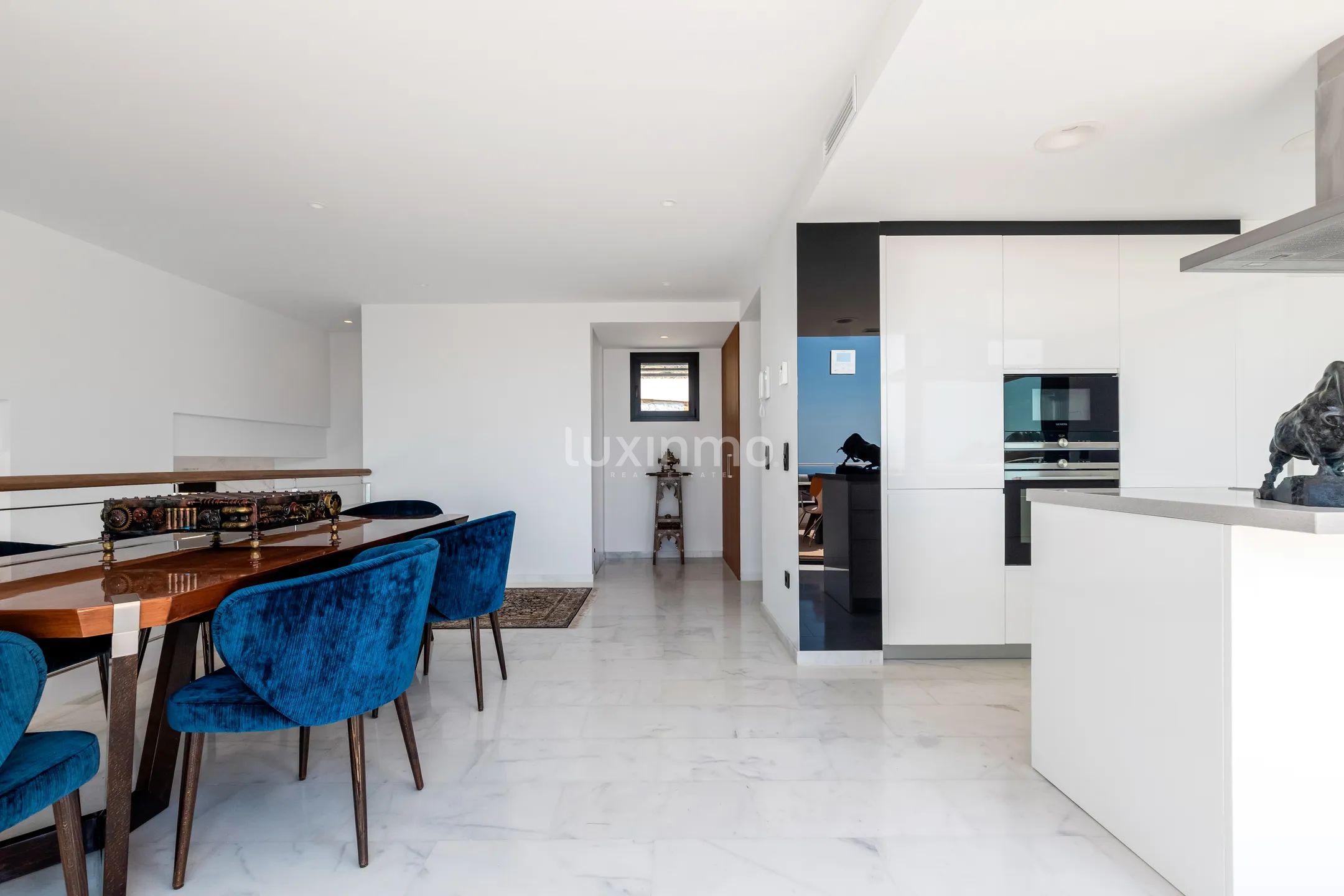 Stunning Luxury Modern Detached House with Sea Views — photo 12