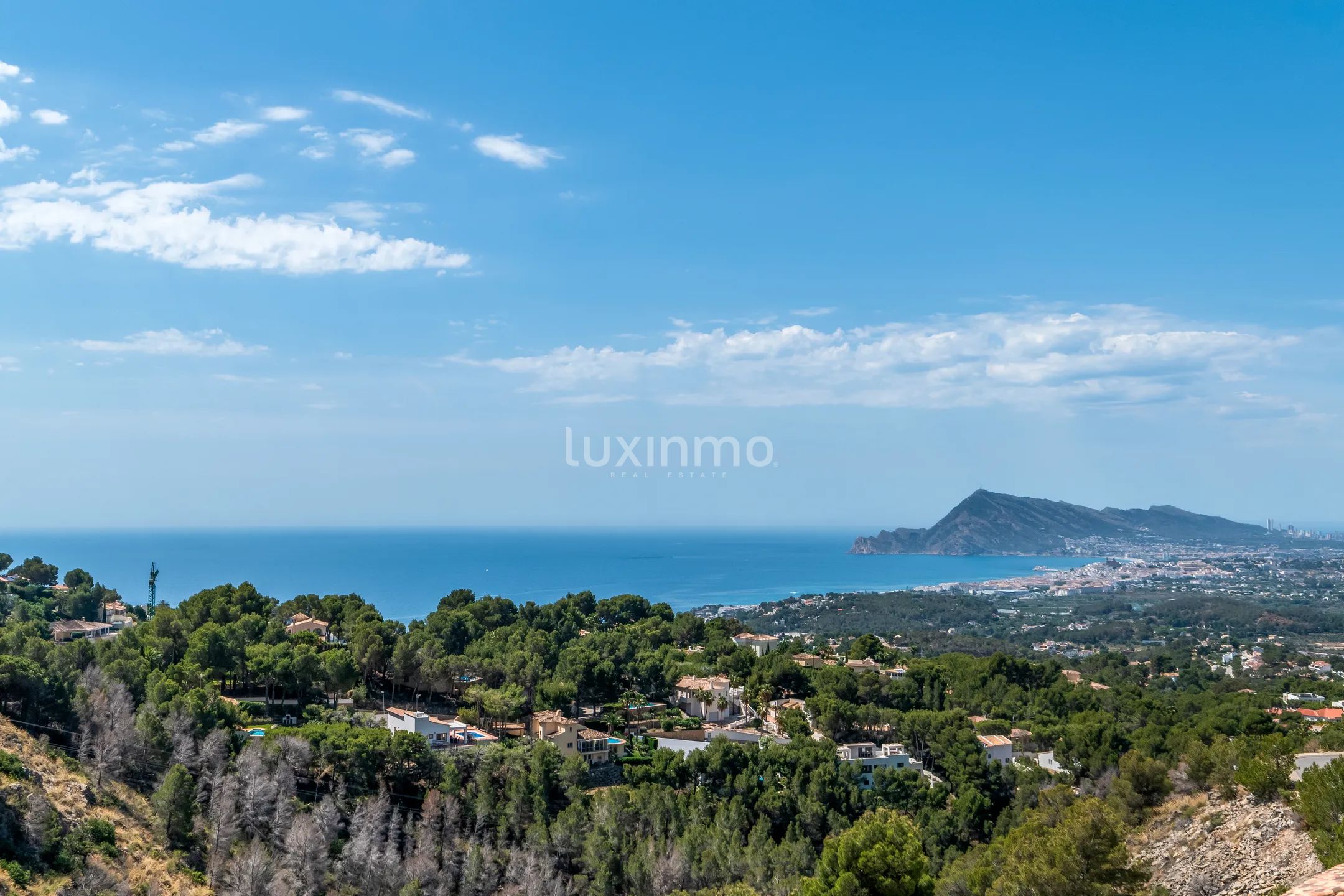 Stunning Luxury Modern Detached House with Sea Views — photo 35