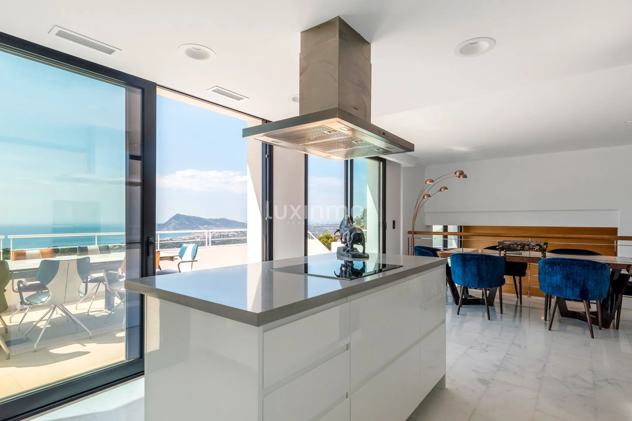 Stunning Luxury Modern Detached House with Sea Views — photo 7