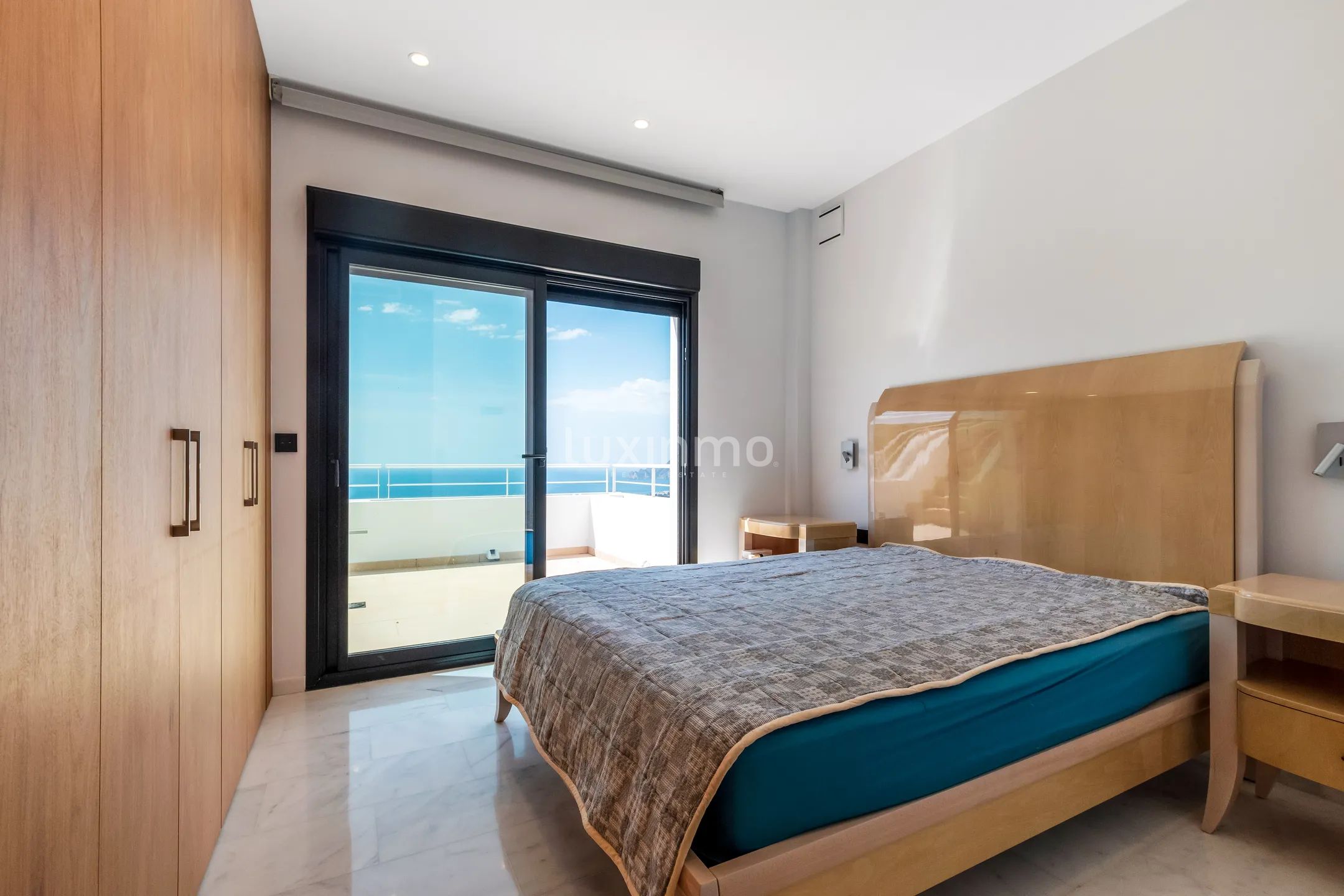 Stunning Luxury Modern Detached House with Sea Views — photo 20